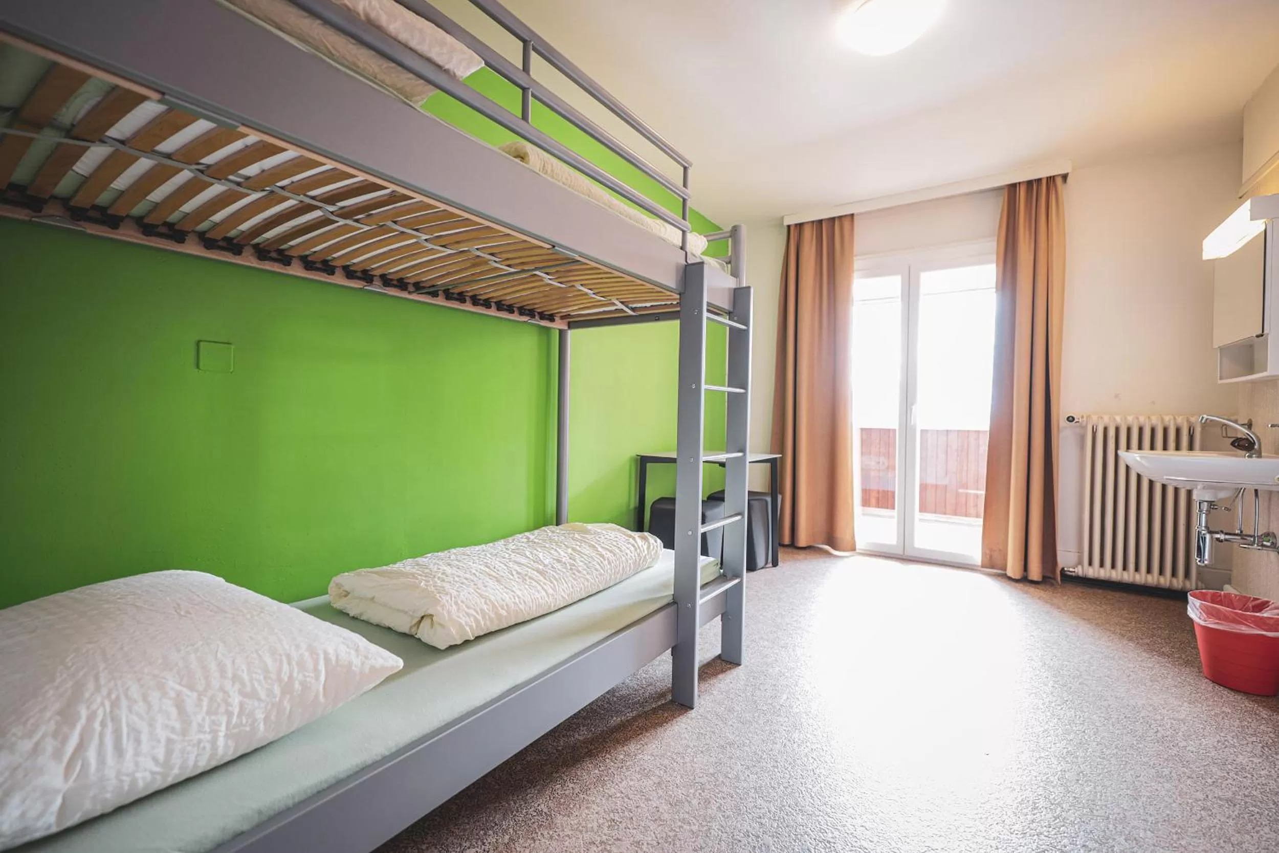 Photo of the whole room, Bed in Arosa Mountain Lodge