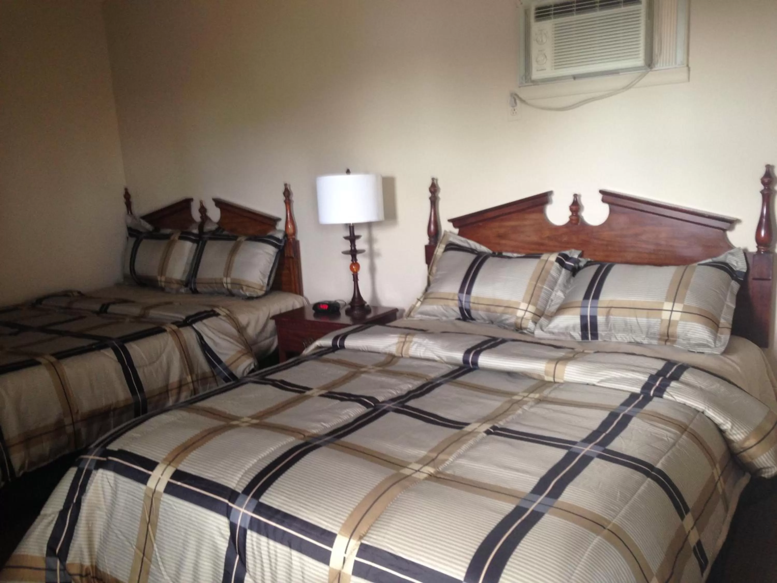 Property building, Bed in The Falls Family Lodge