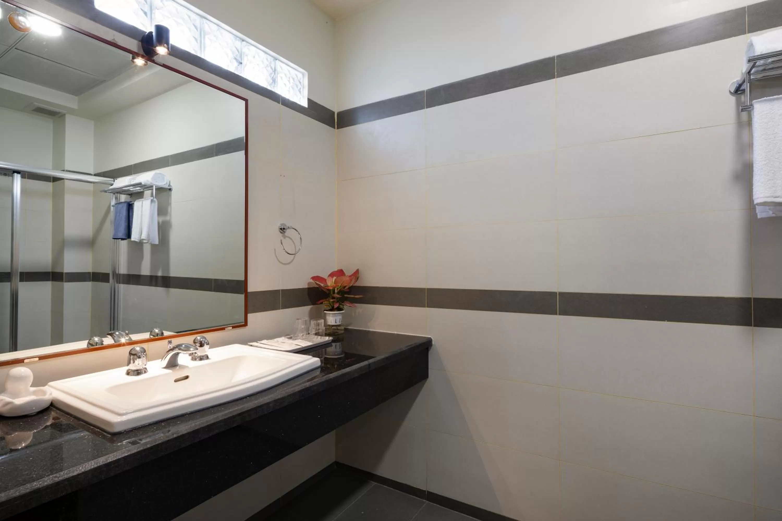 LARA HOTEL LONG XUYÊN