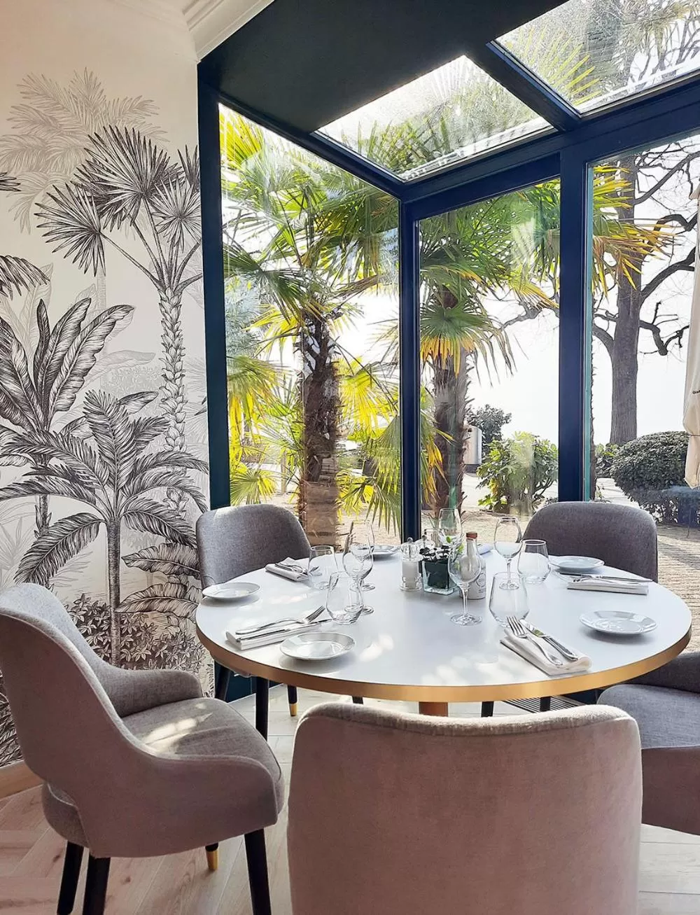 Restaurant/places to eat in Villa Toscane