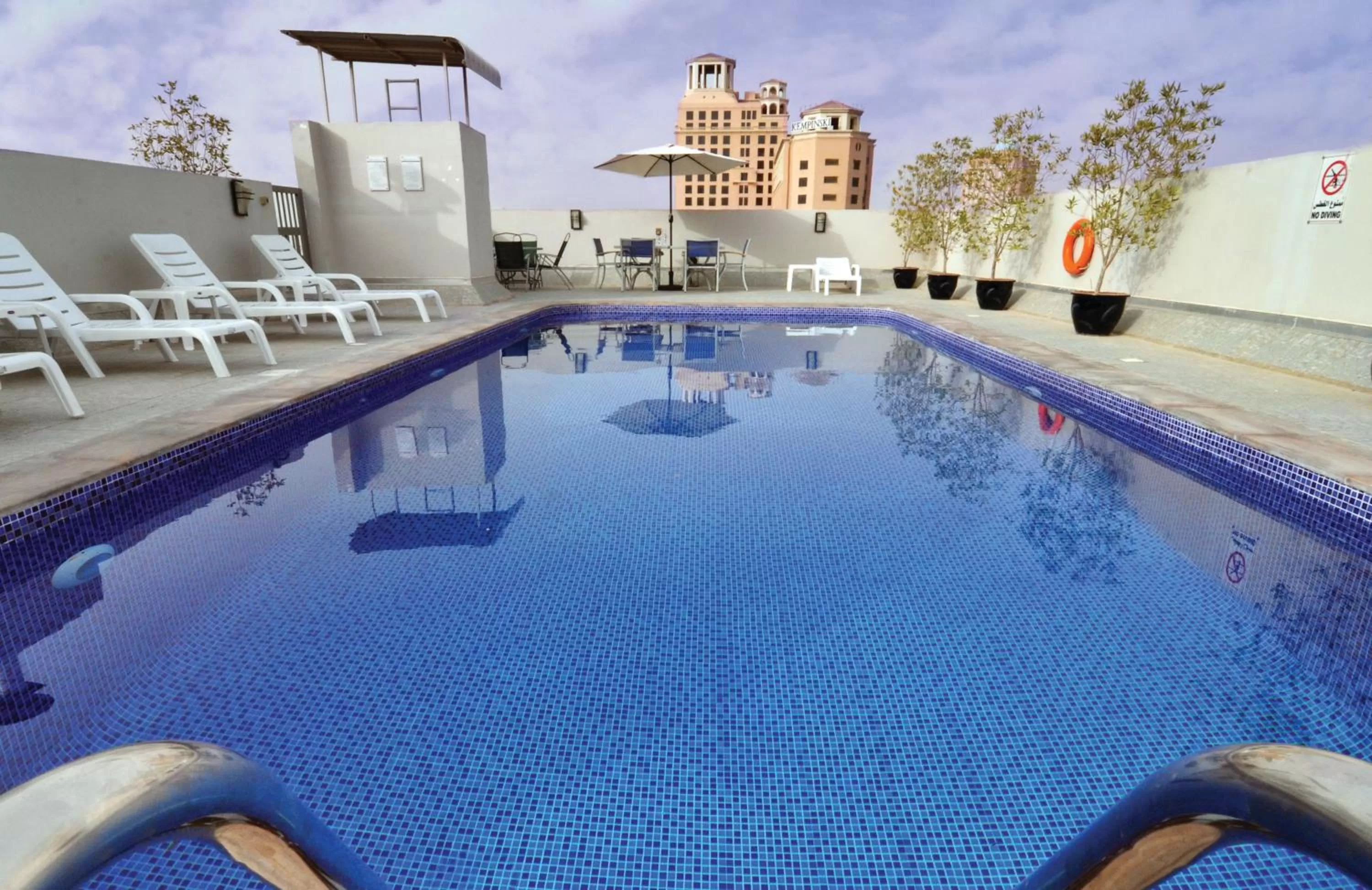 Swimming pool in Auris Boutique Hotel Apartments, Al Barsha - At The Mall