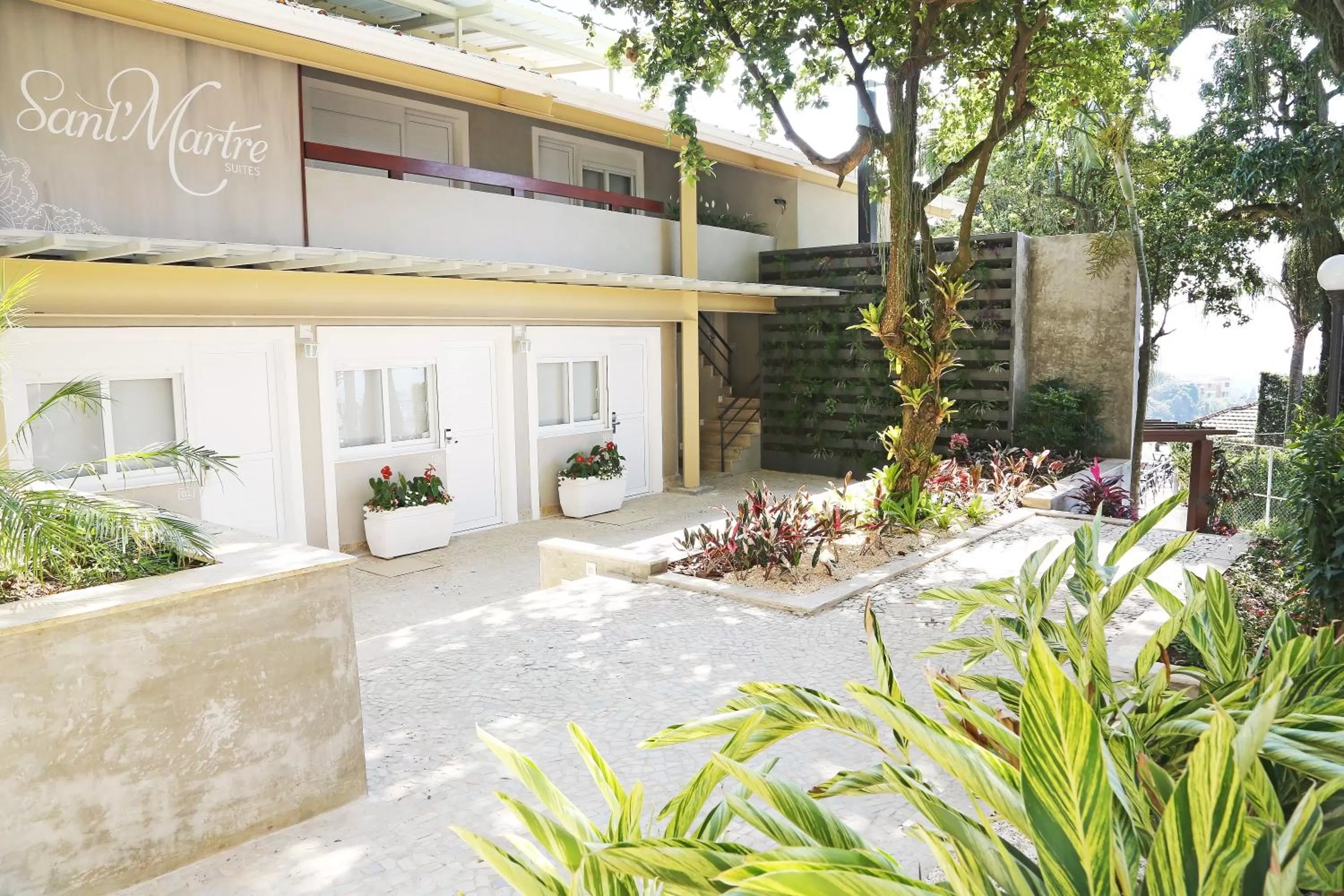 Garden, Property Building in Sant' Martre