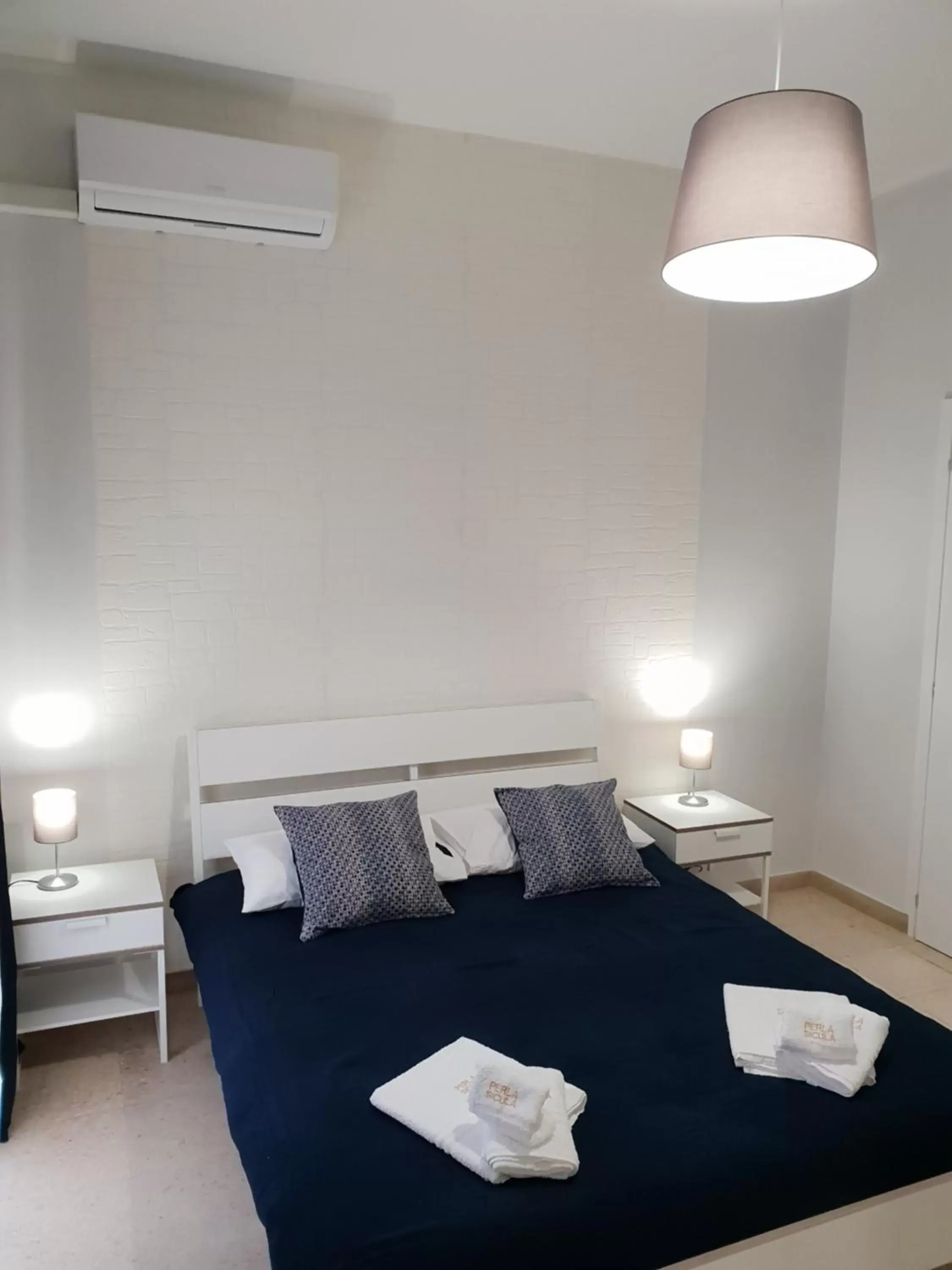 Large Double Room - single occupancy in Perla Sicula Large Double Room - single occupancy in Perla Sicula