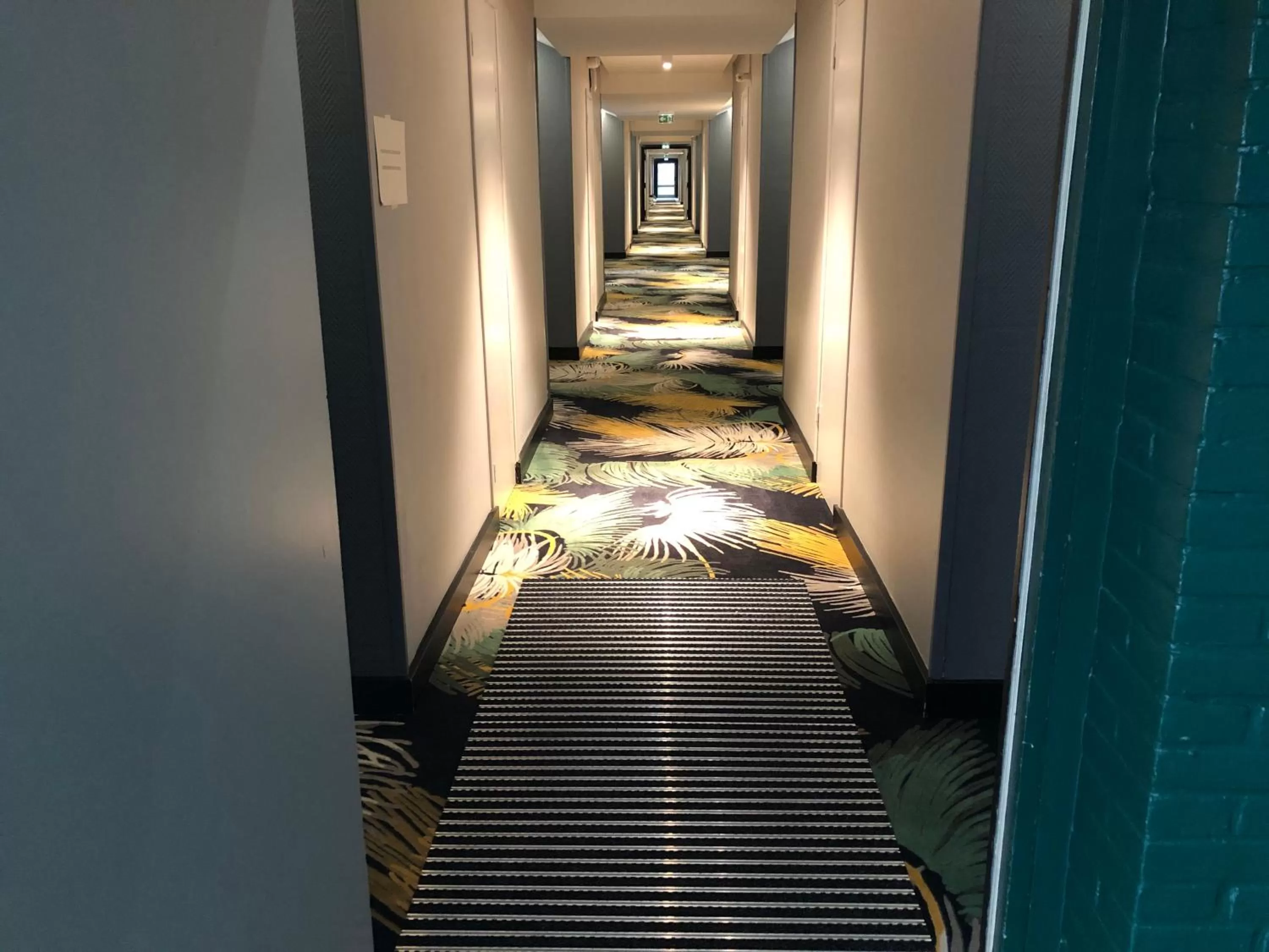 Property building in Best Western Hotel du Lac Dunkerque- Restaurant ouvert 7/7 midi et soir