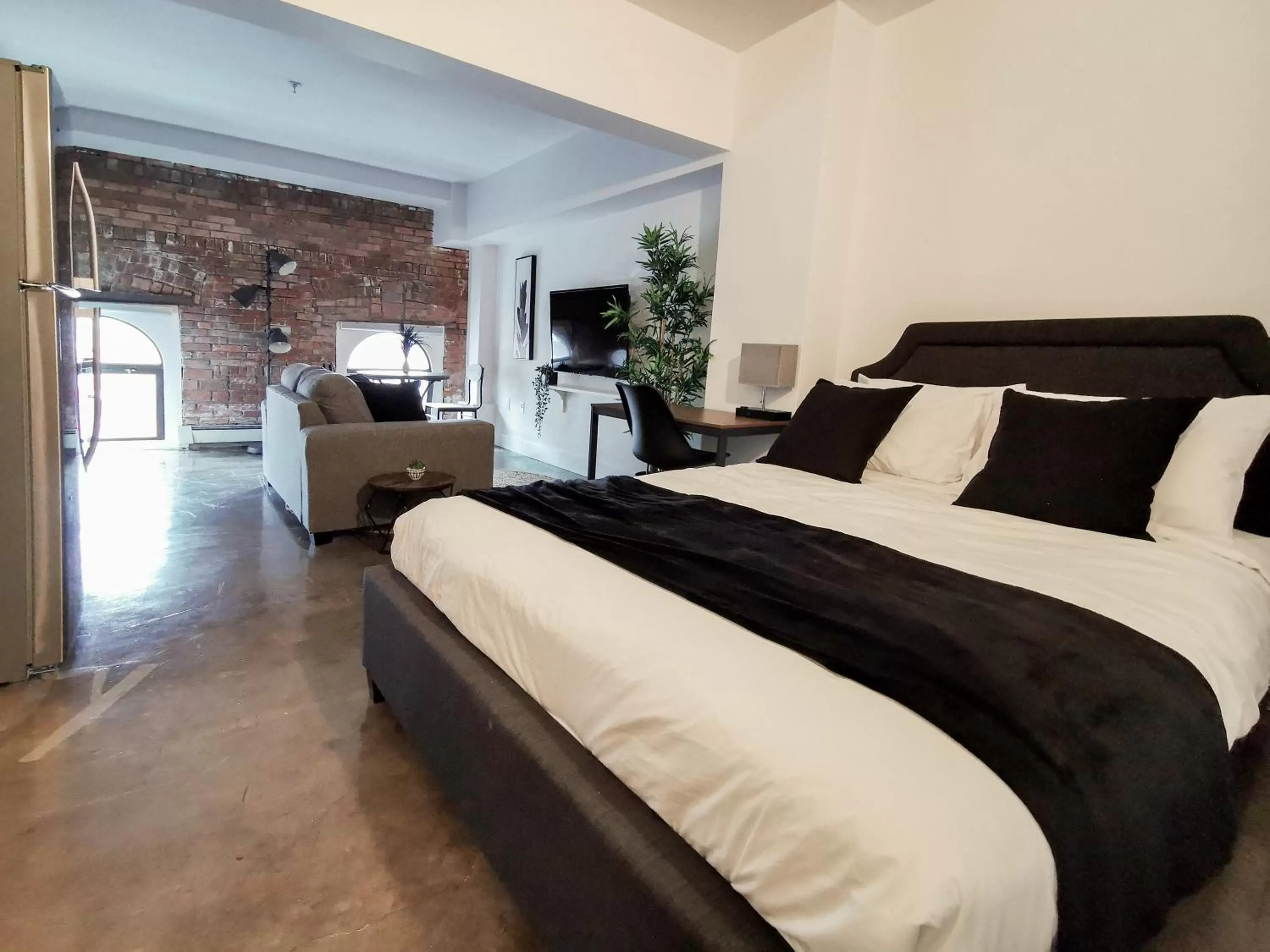 Bed in Cameo Hotel and Suites