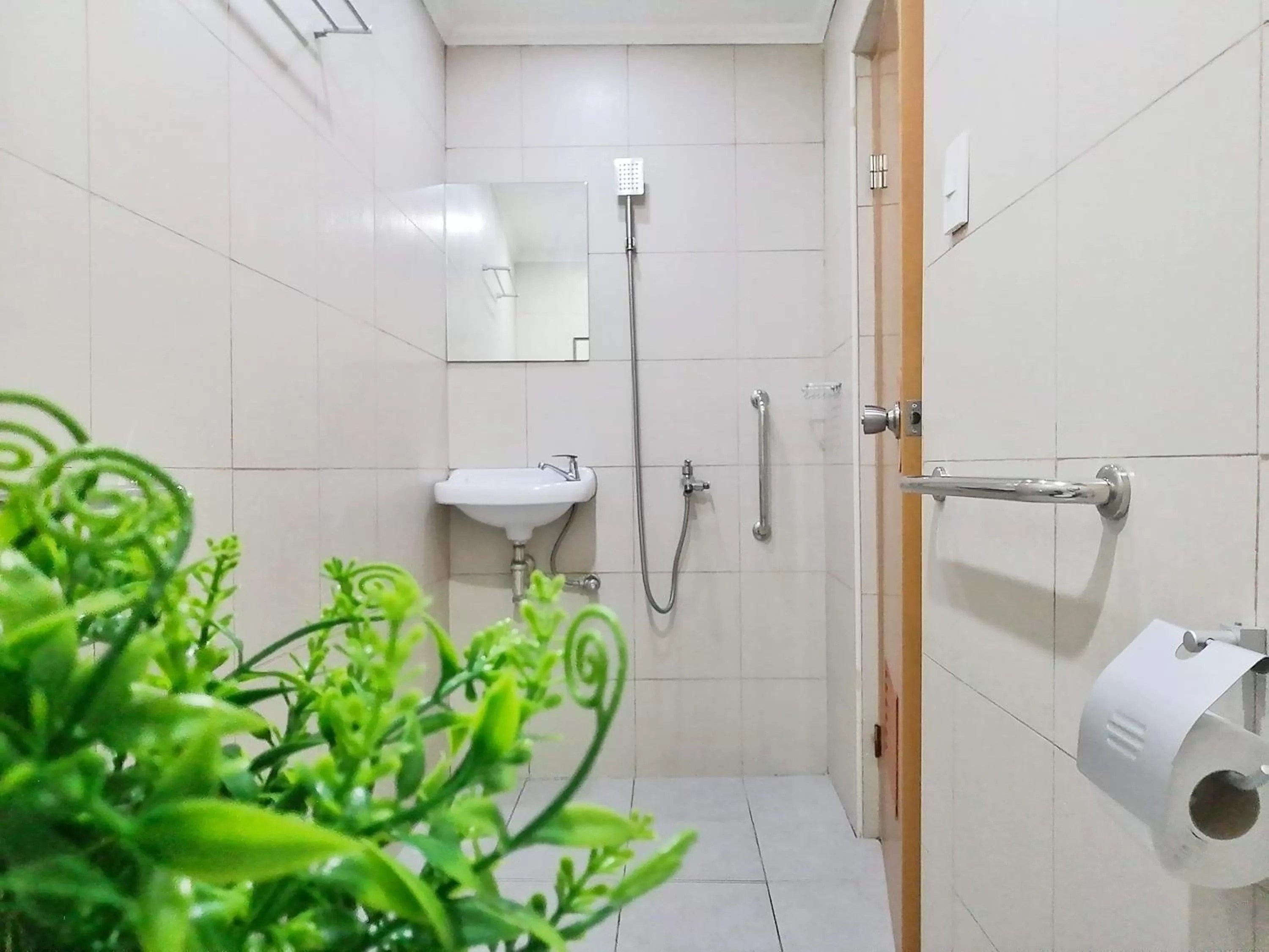 Shower in VG Pension and Residences