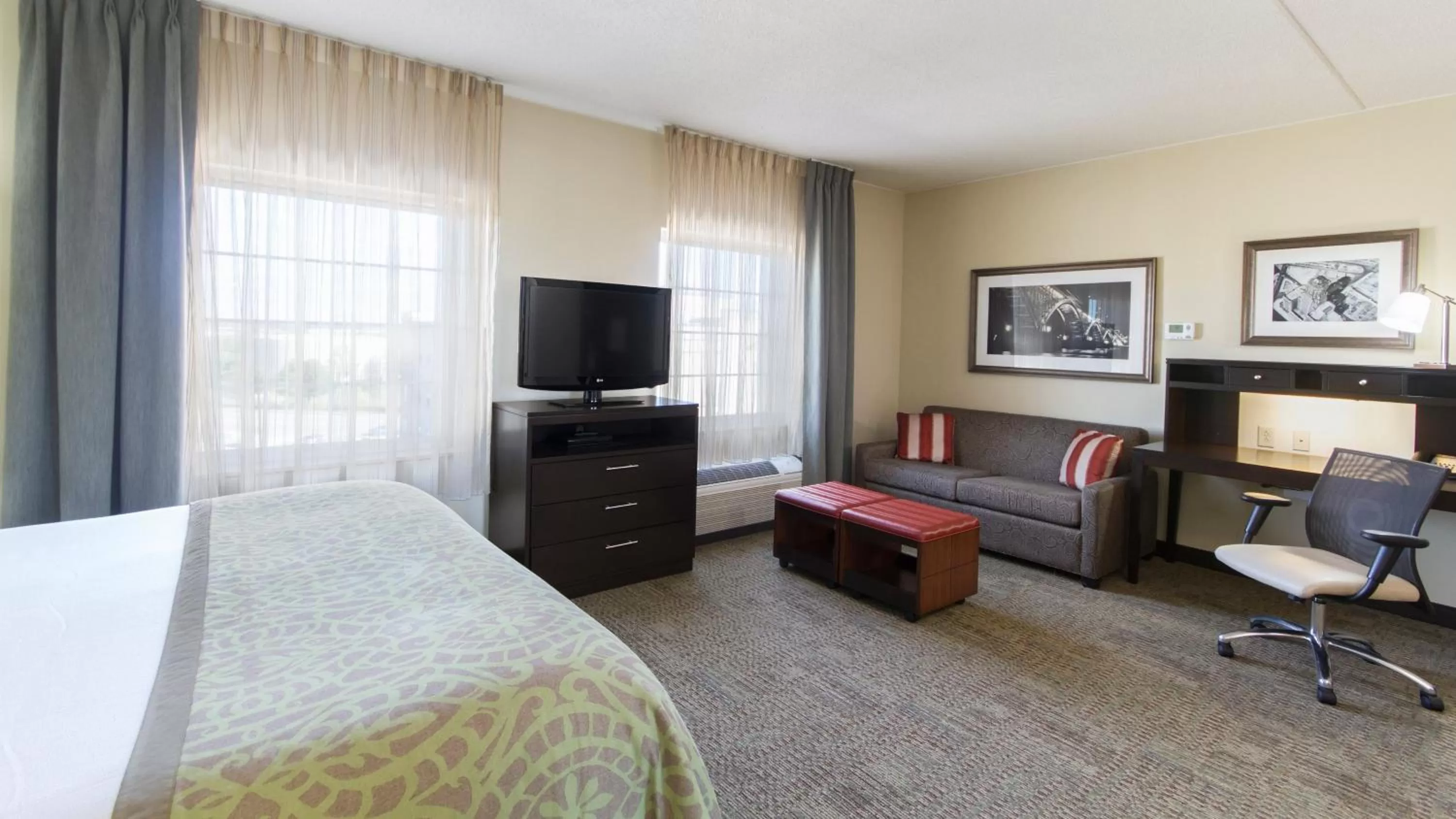 Photo of the whole room, Bed in Staybridge Suites Buffalo-Amherst by IHG