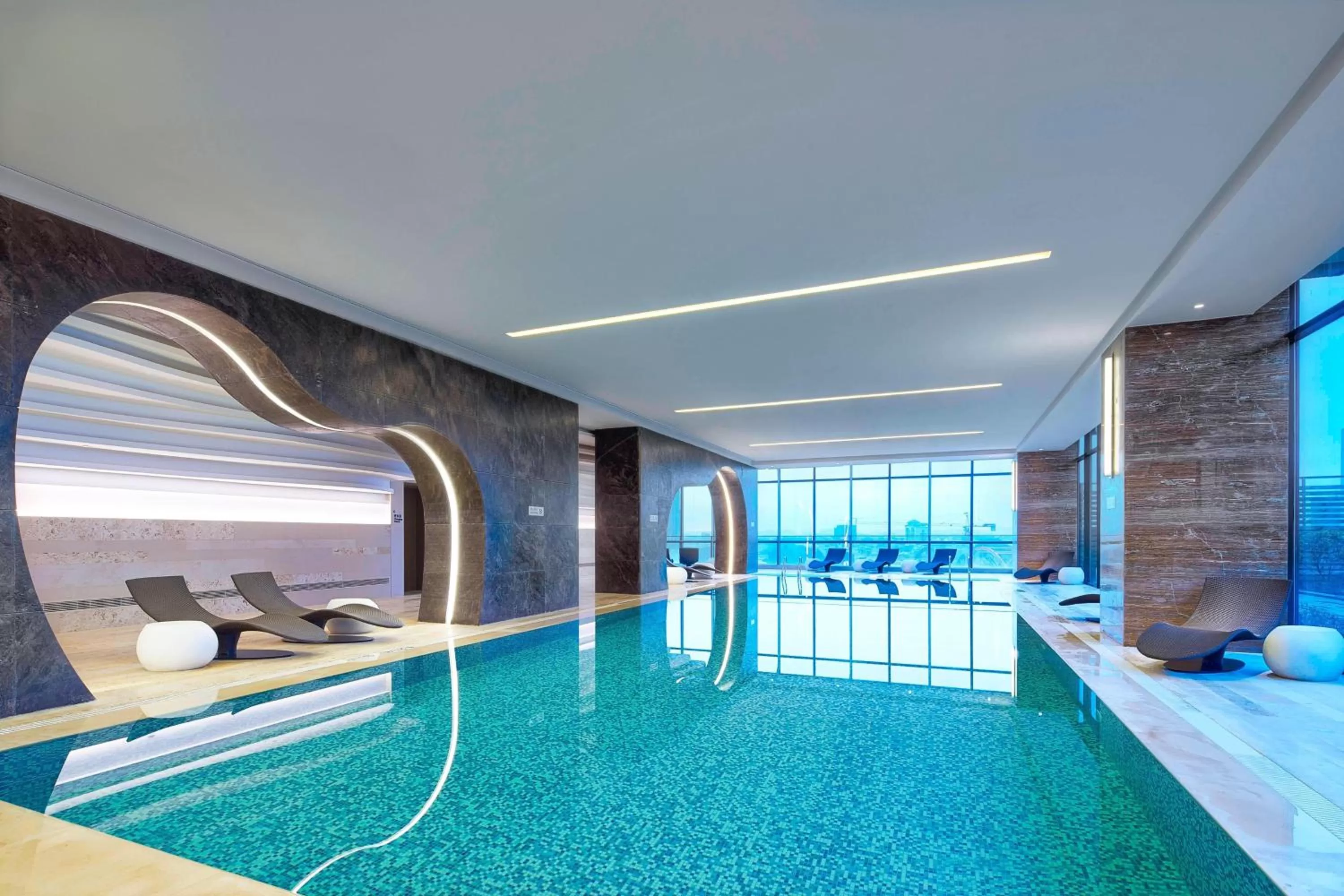 Swimming pool in Four Points By Sheraton Guilin Lingui