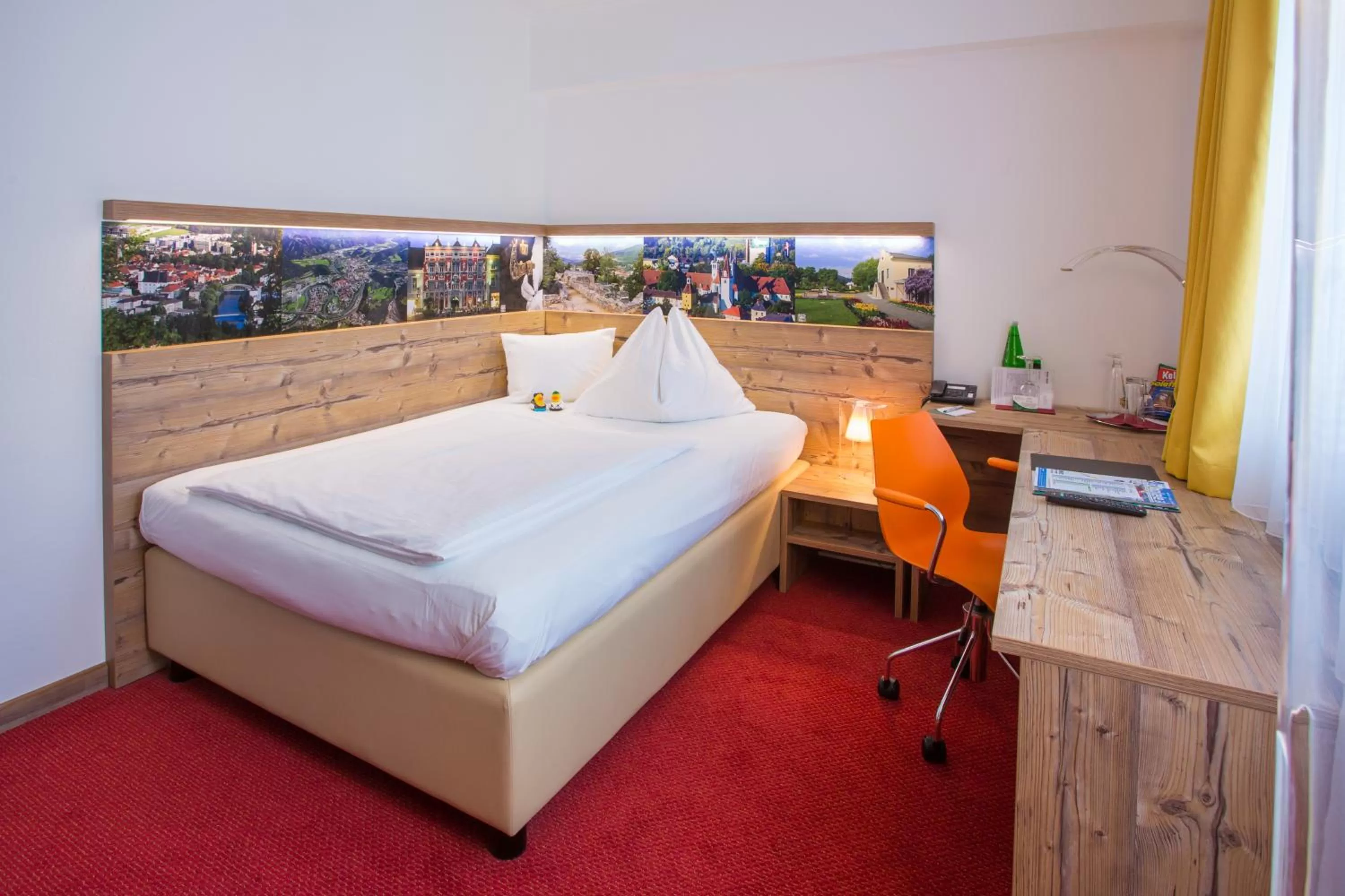 Photo of the whole room, Bed in Hotel Kongress