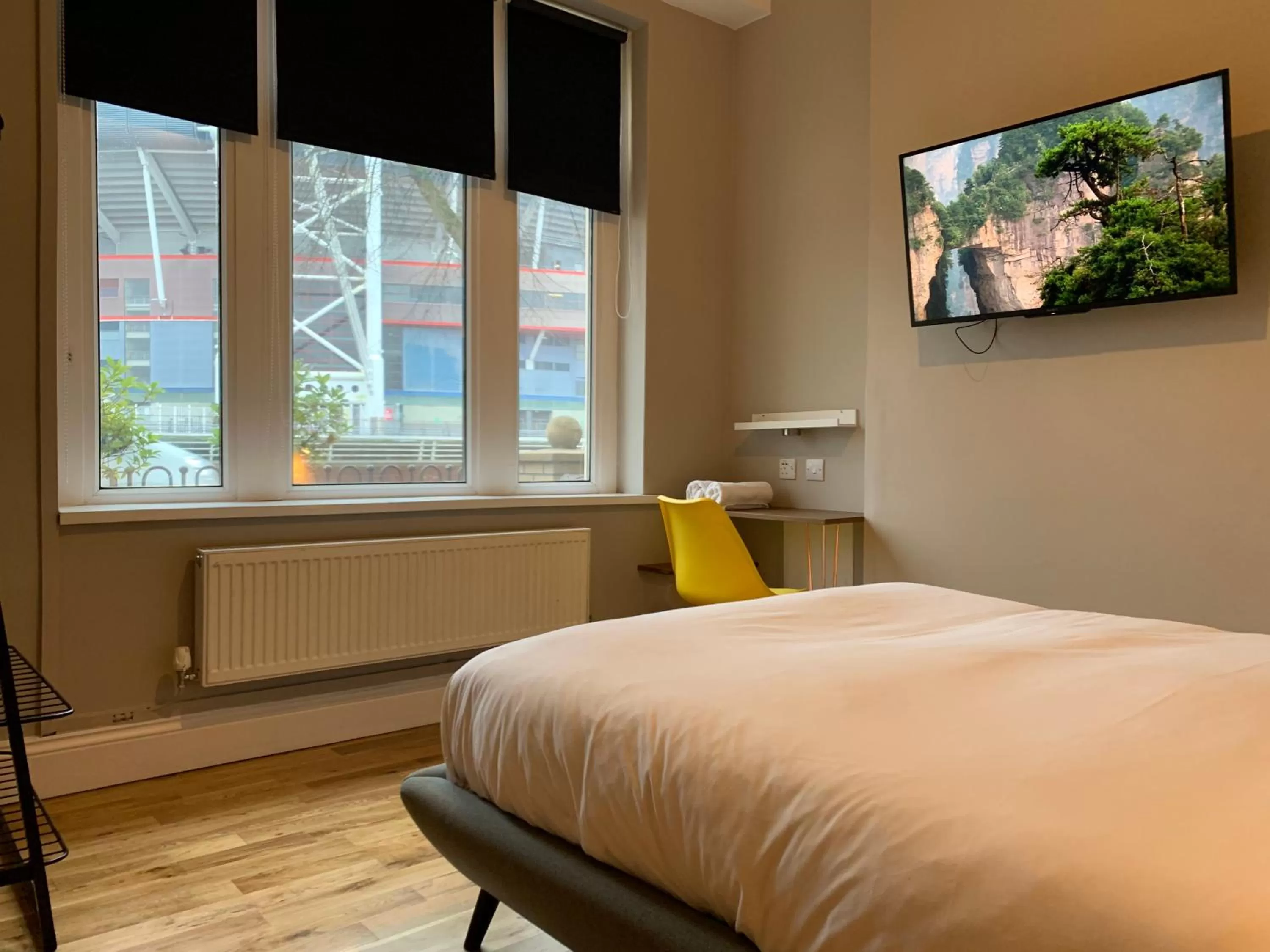 Photo of the whole room, Bed in The Riverhouse