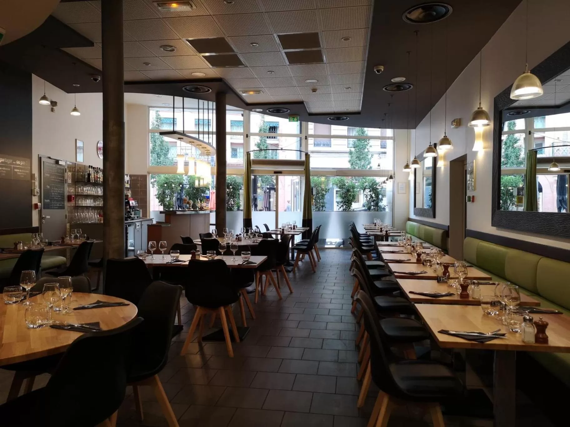 Restaurant/places to eat in ibis Toulouse Gare Matabiau