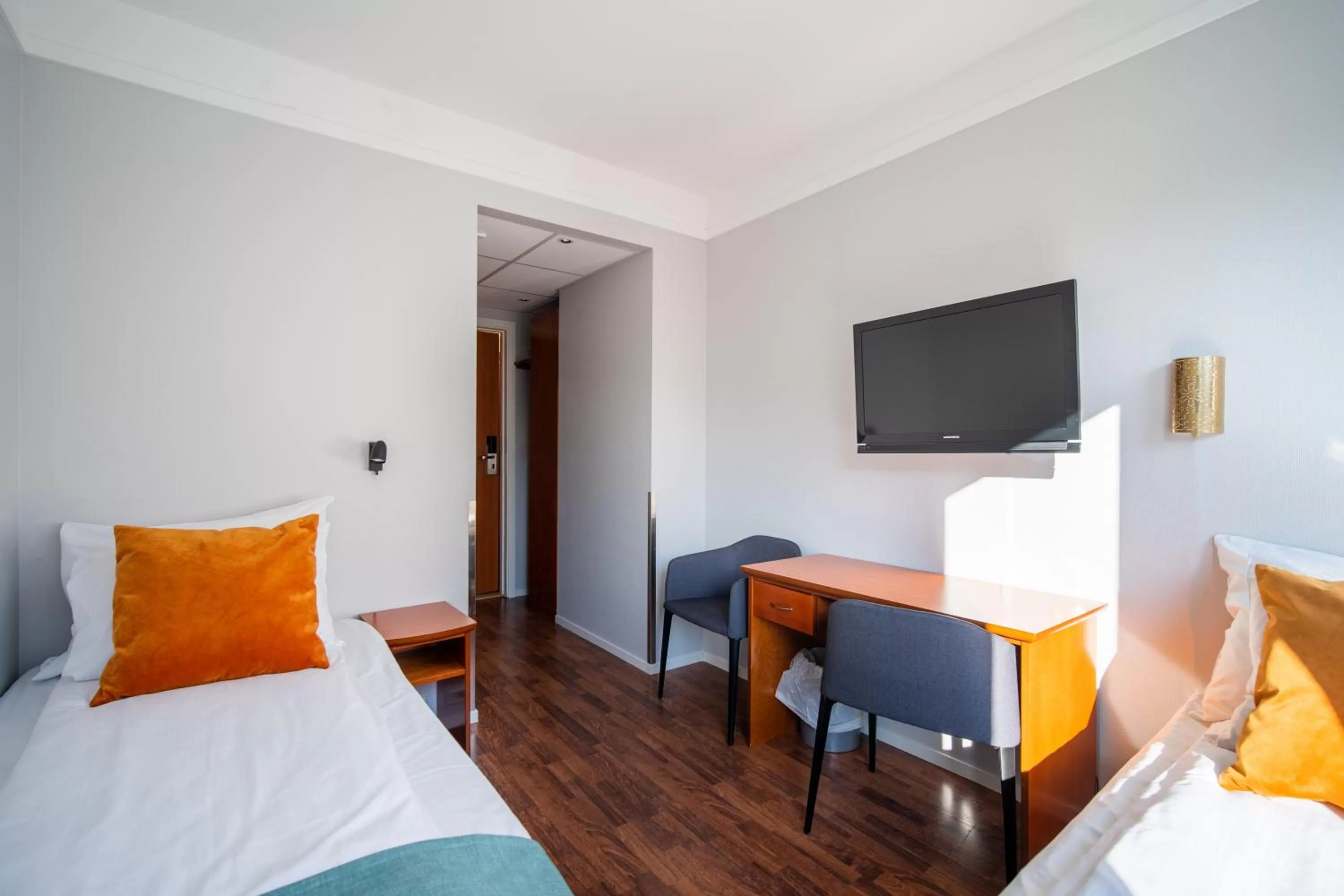 Photo of the whole room, Bed in Enter Amalie Hotel