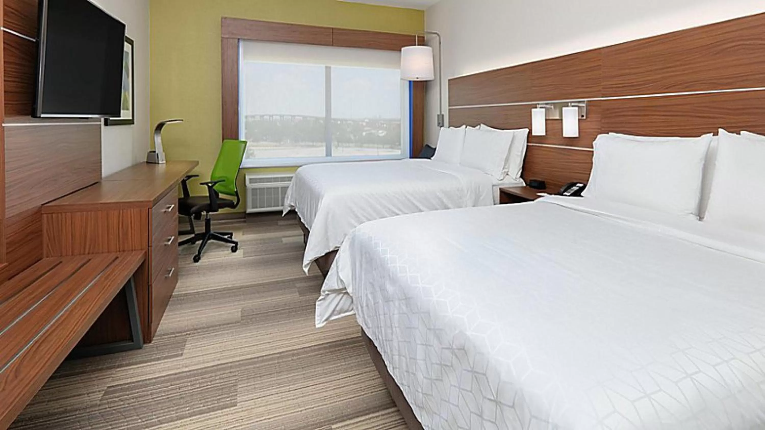 Photo of the whole room, Bed in Holiday Inn Express Hotel & Suites Mount Pleasant by IHG