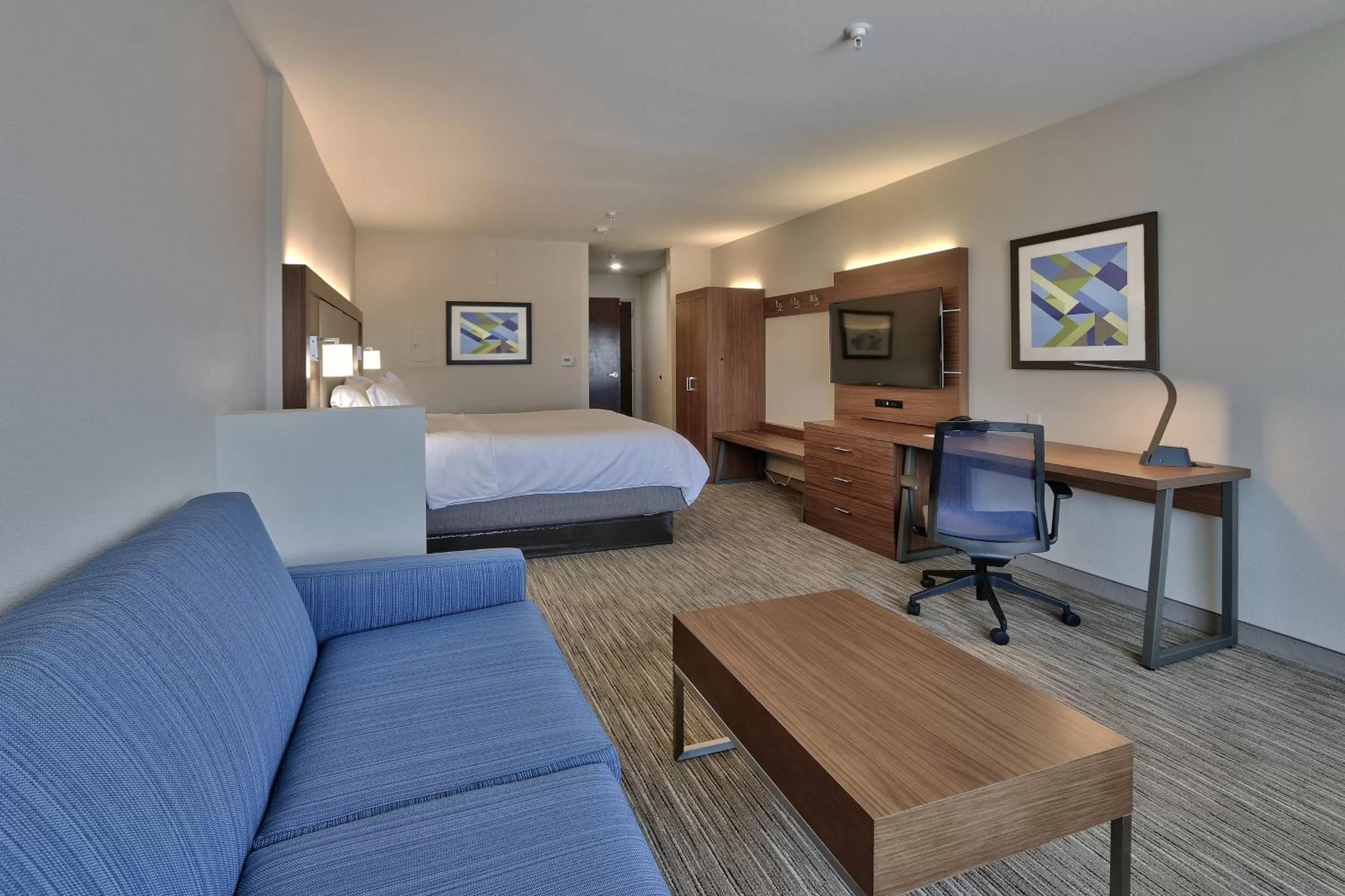 Photo of the whole room, Bed in Holiday Inn Express & Suites Albuquerque Historic Old Town by IHG