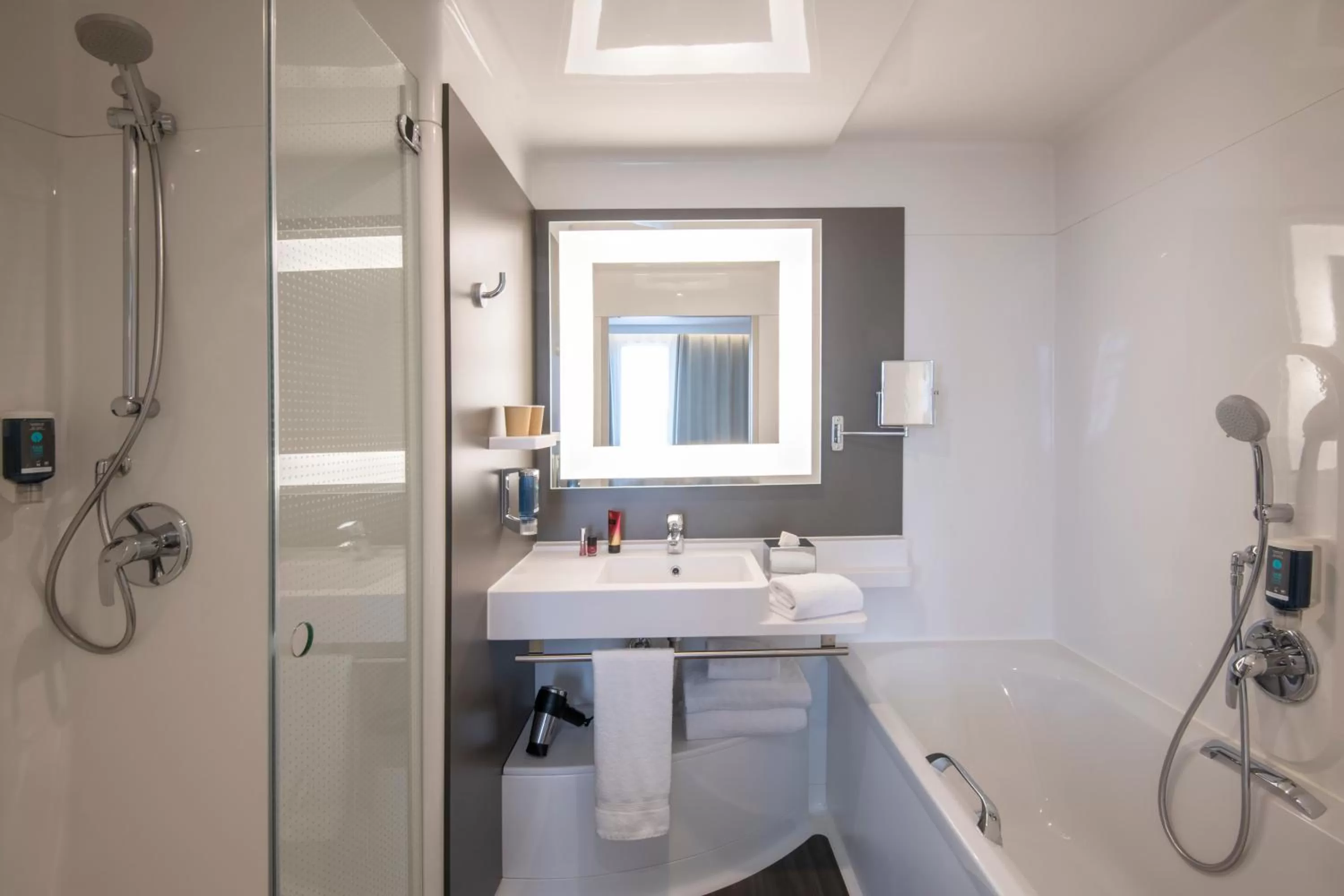Bathroom in Novotel Suites Nice Airport