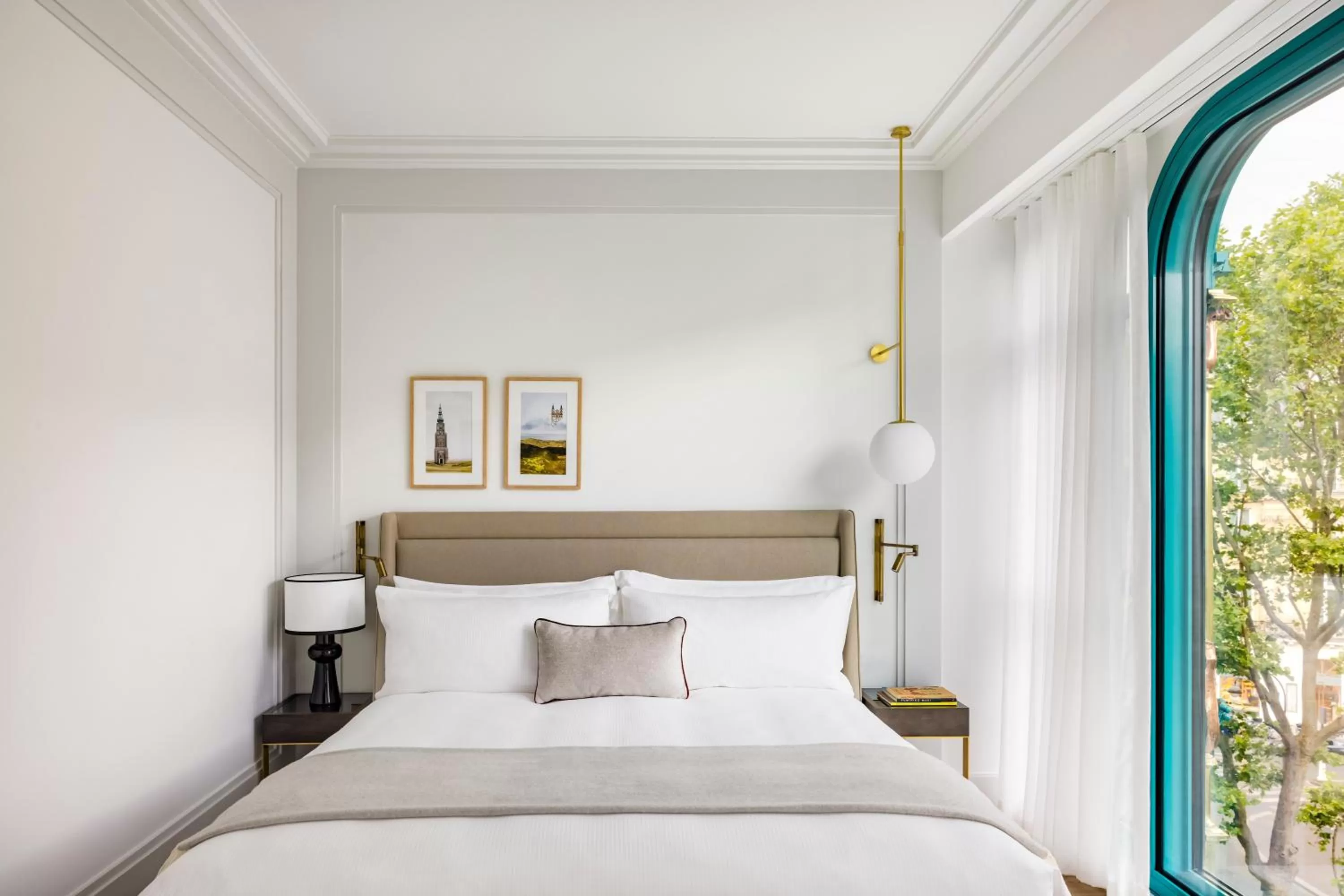 Photo of the whole room, Bed in Kimpton - St Honoré Paris by IHG