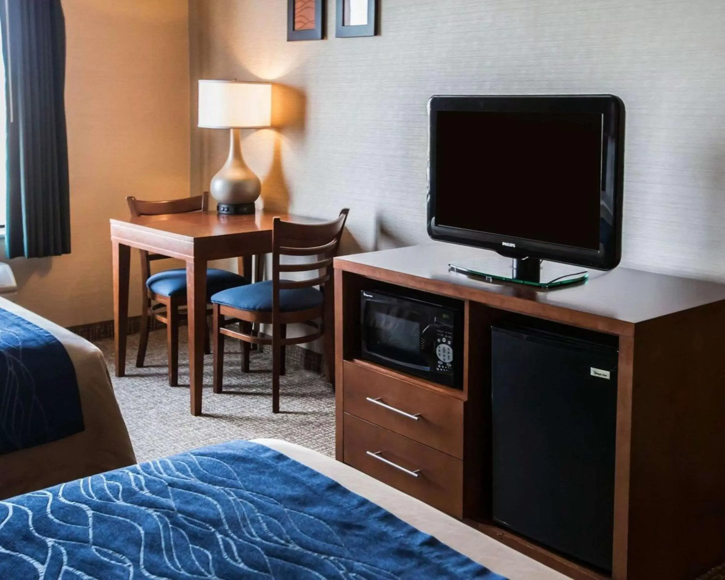 Suite - Non-Smoking in Comfort Inn Crystal Lake - Algonquin Suite - Non-Smoking in Comfort Inn Crystal Lake - Algonquin