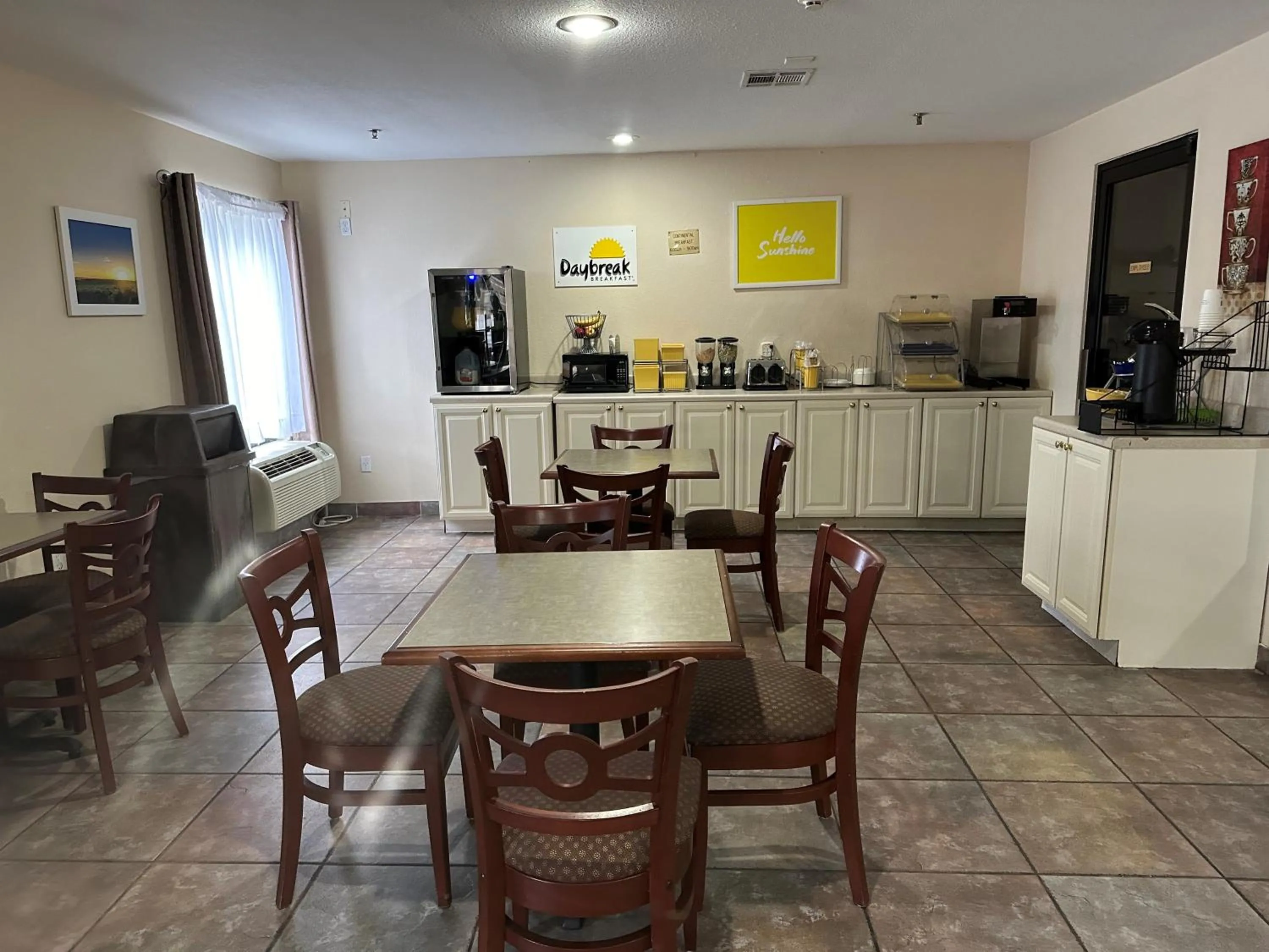 Breakfast in Days Inn & Suites by Wyndham Eunice