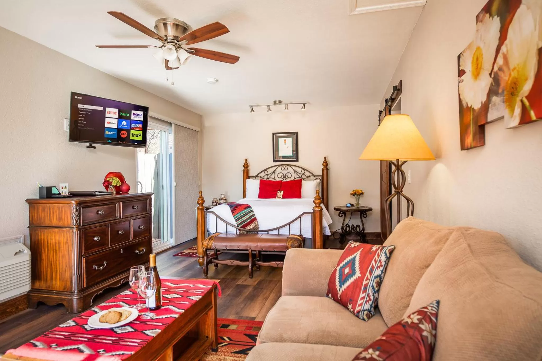 Coffee/tea facilities in Whispering Creek Bed & Breakfast