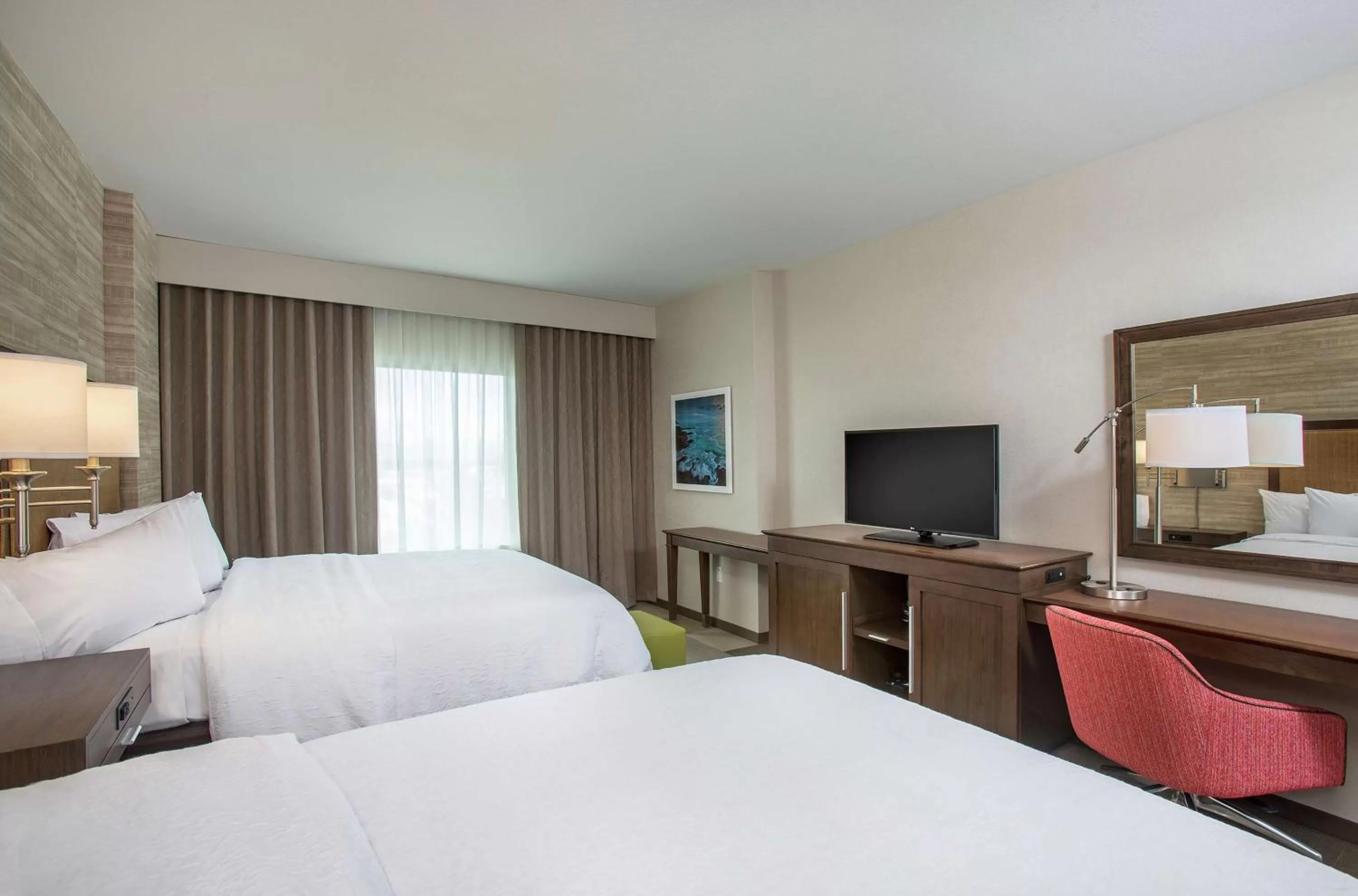 Bed in Hampton Inn & Suites Oahu Kapolei - FREE Parking - No Resort Fee