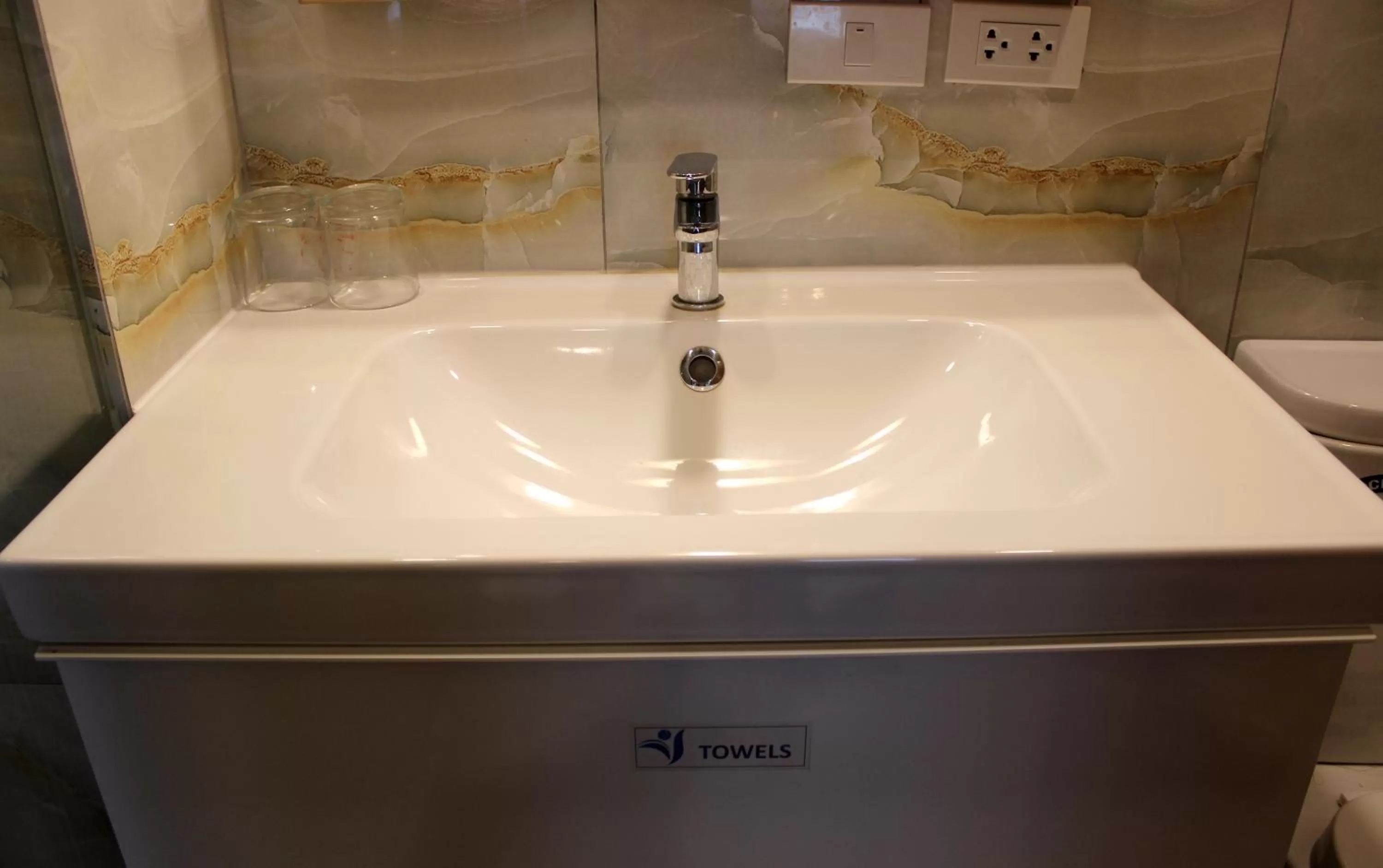 V One Pride-Sukhumvit 22, Bangkok