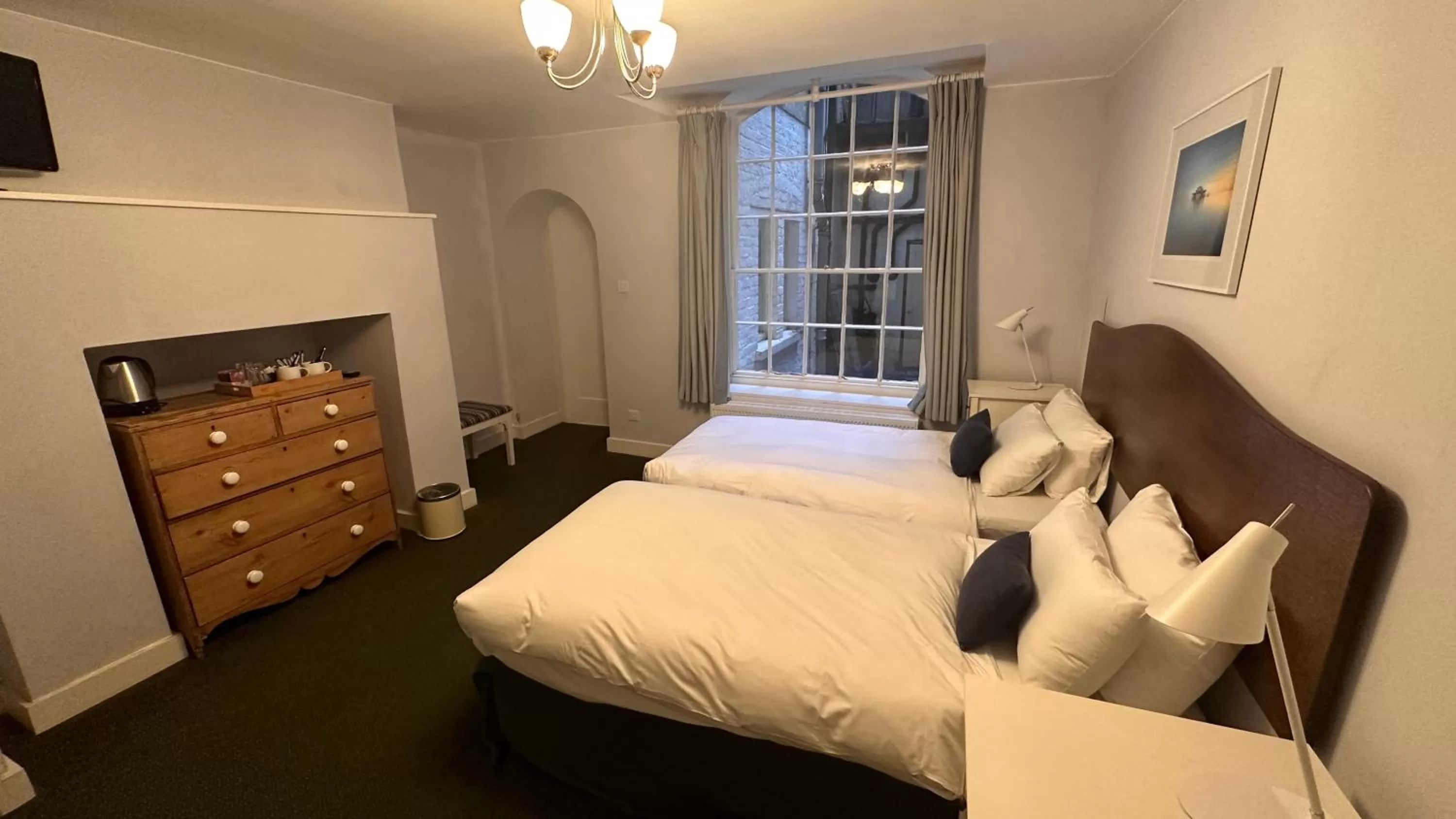 Photo of the whole room in Brighton House