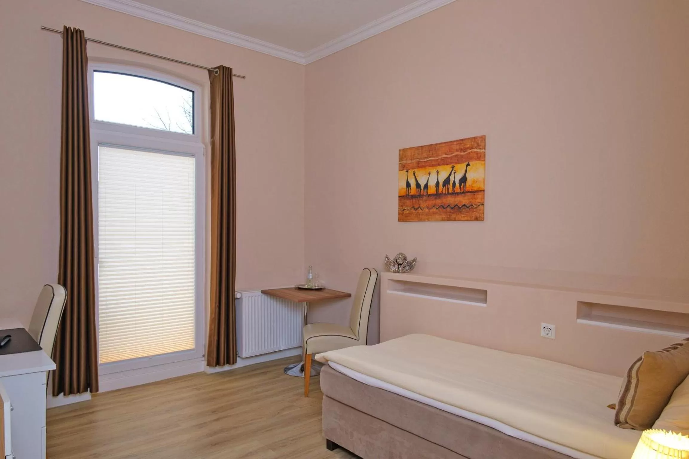 Staff, Bed in Hotel-Restaurant Holsteiner Hof