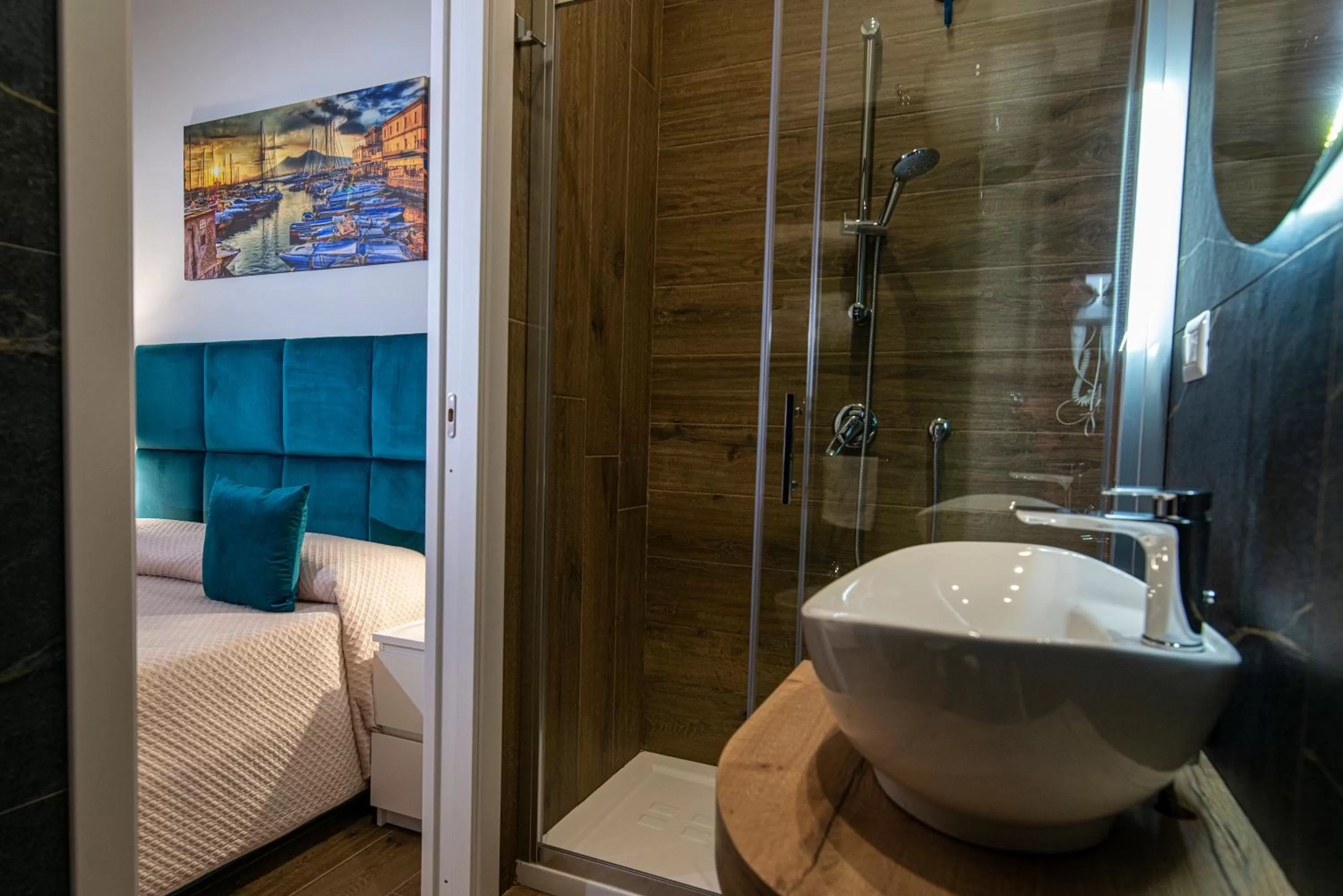 Shower, Bed in VIVI A NAPOLI