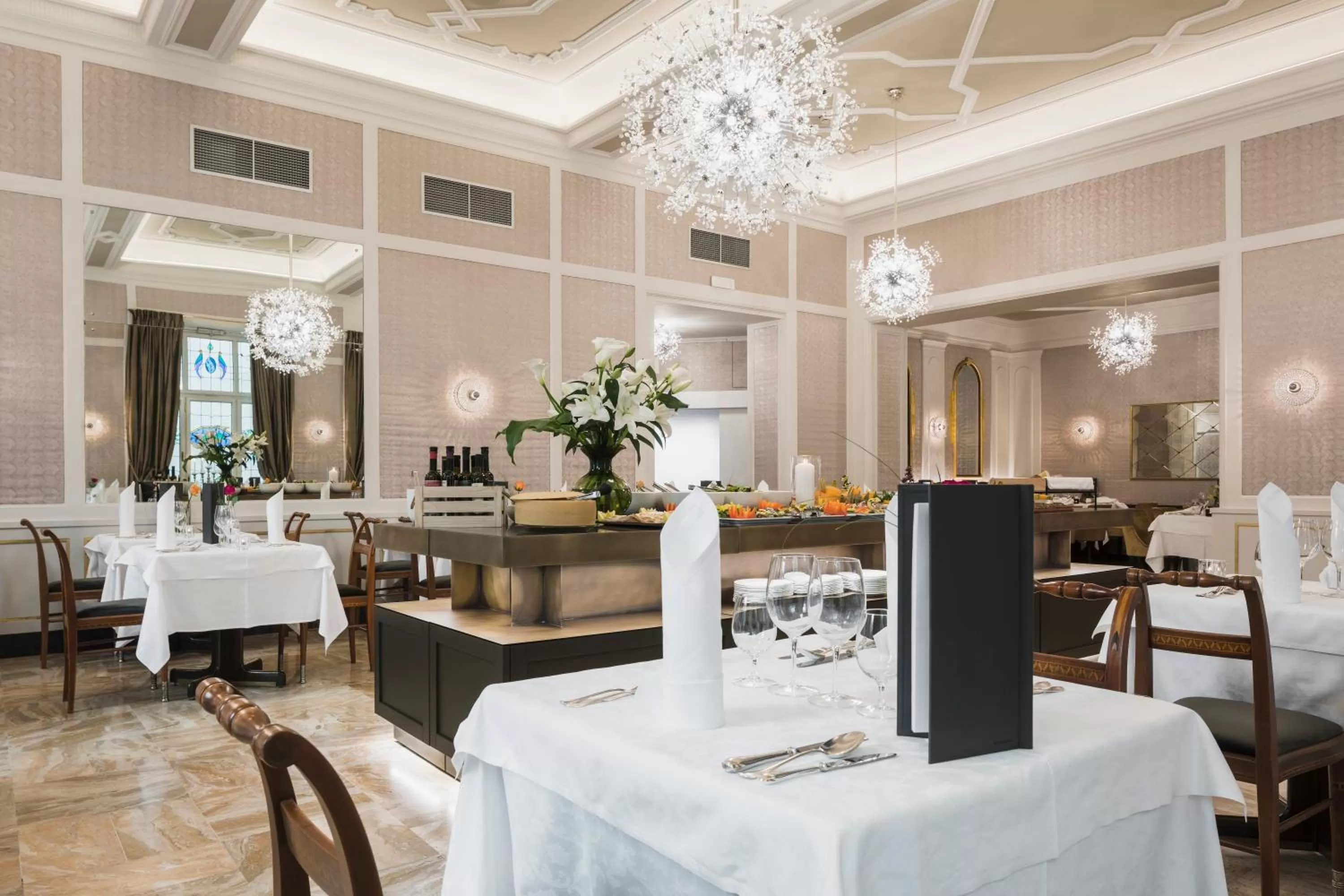 Restaurant/places to eat in Hotel Europa Splendid