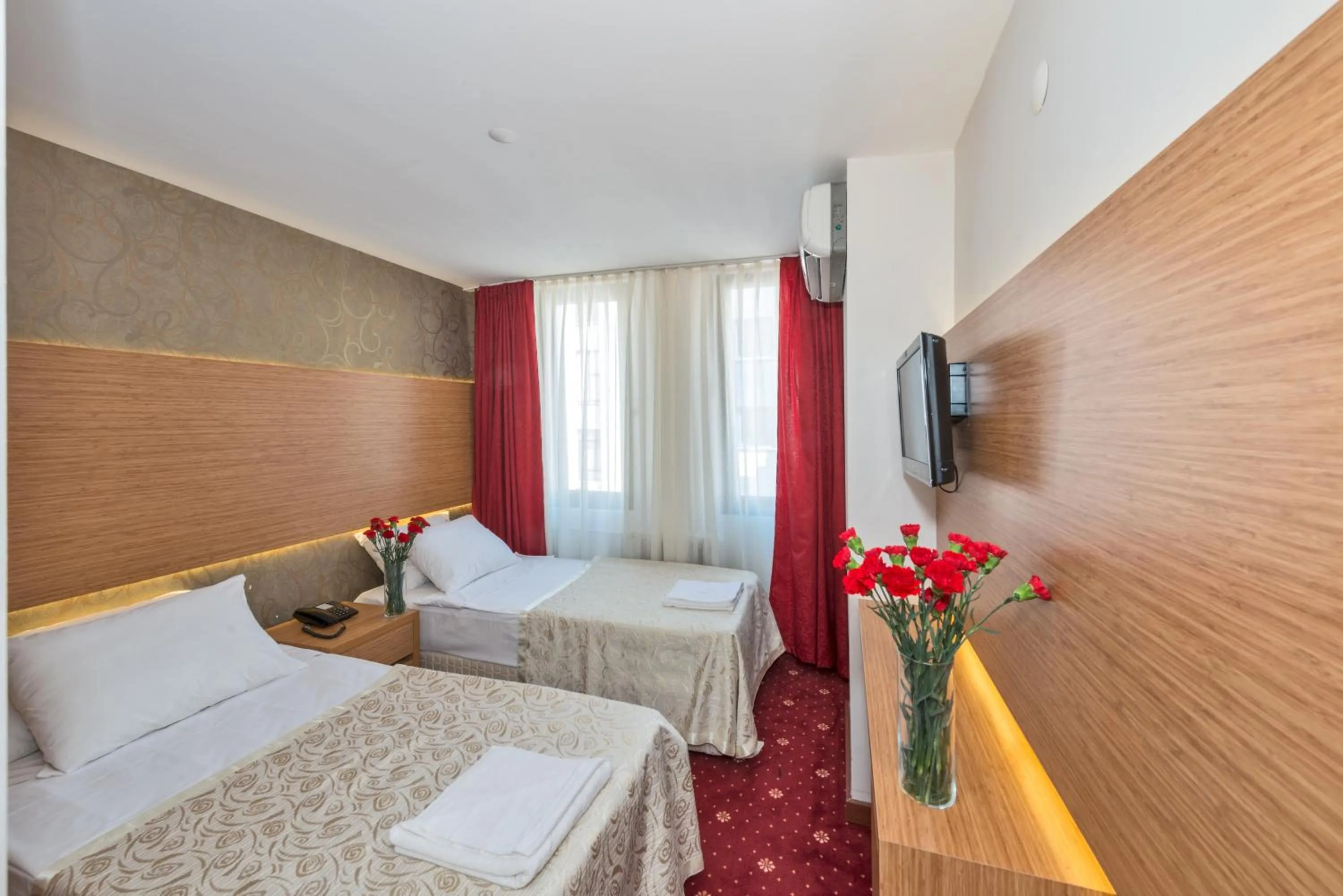 Photo of the whole room, Bed in Erbazlar Hotel