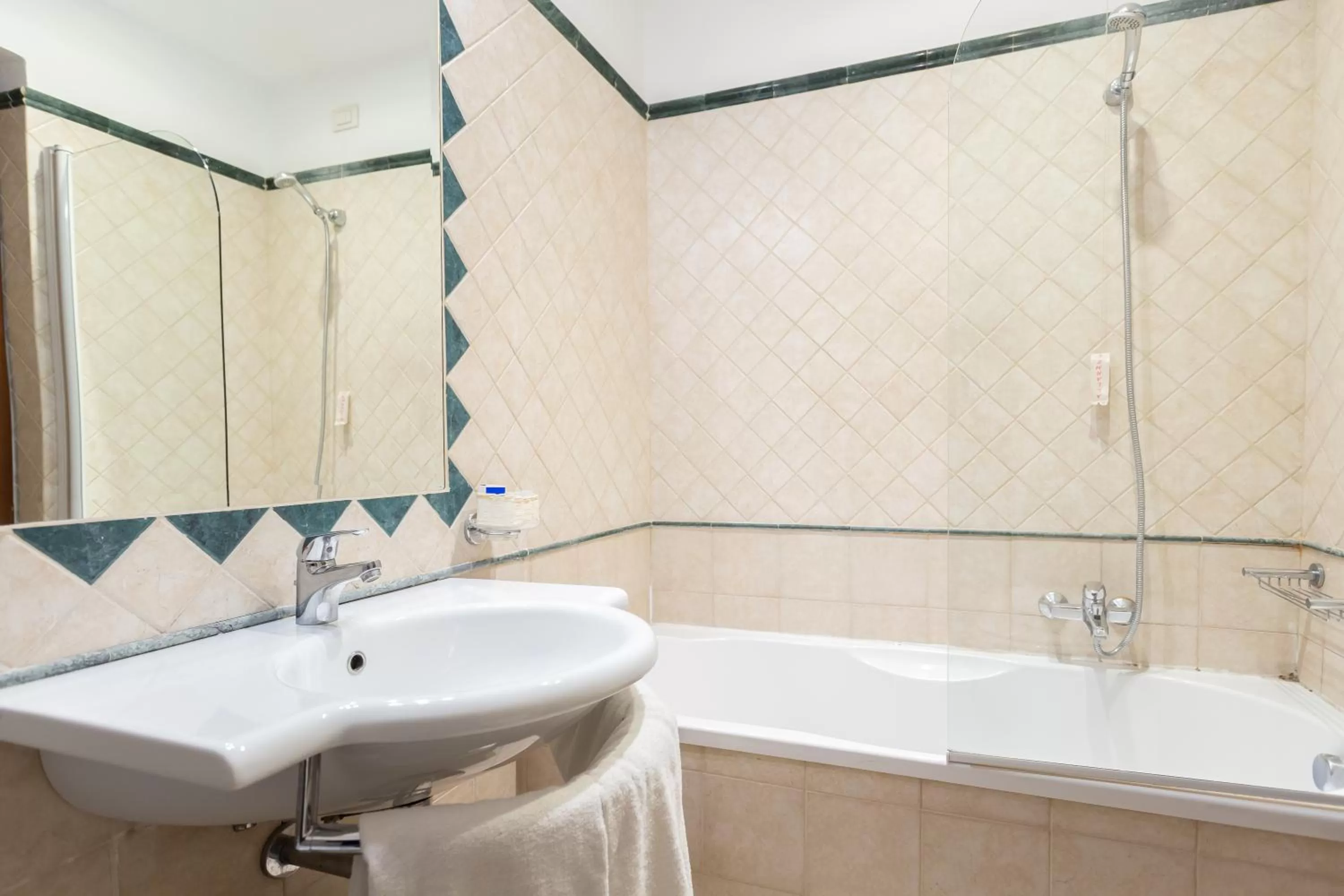 Shower in Hotel Medici