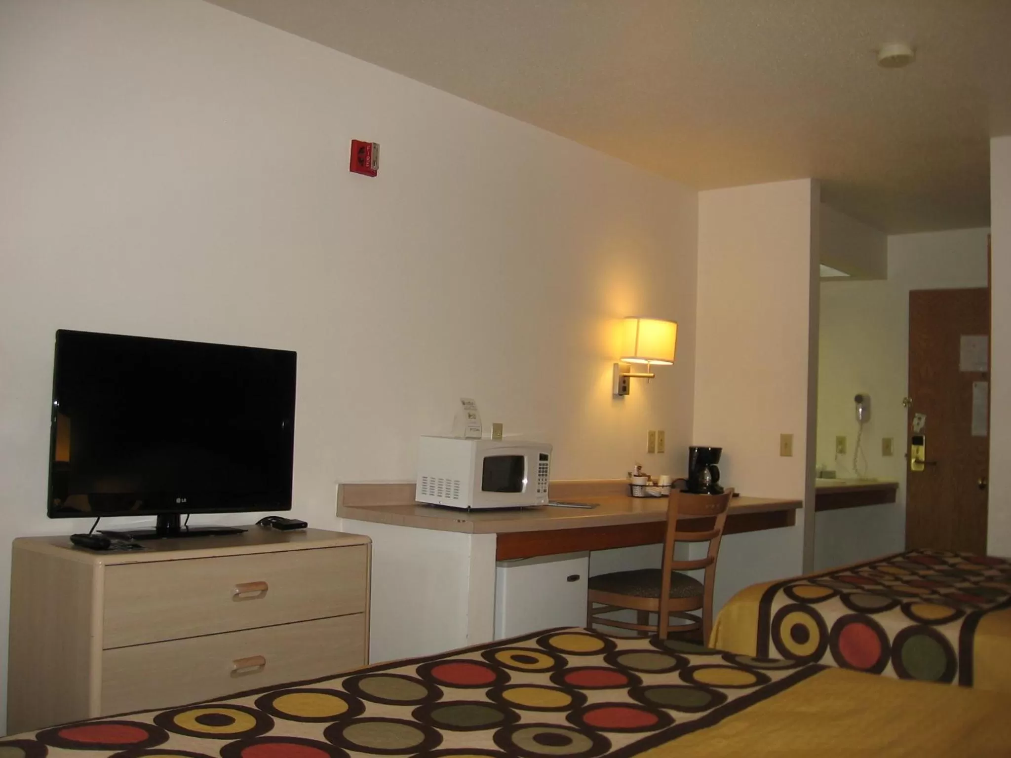 1 King Bed, 1 Queen Bed, Non-Smoking in Super 8 by Wyndham Mauston