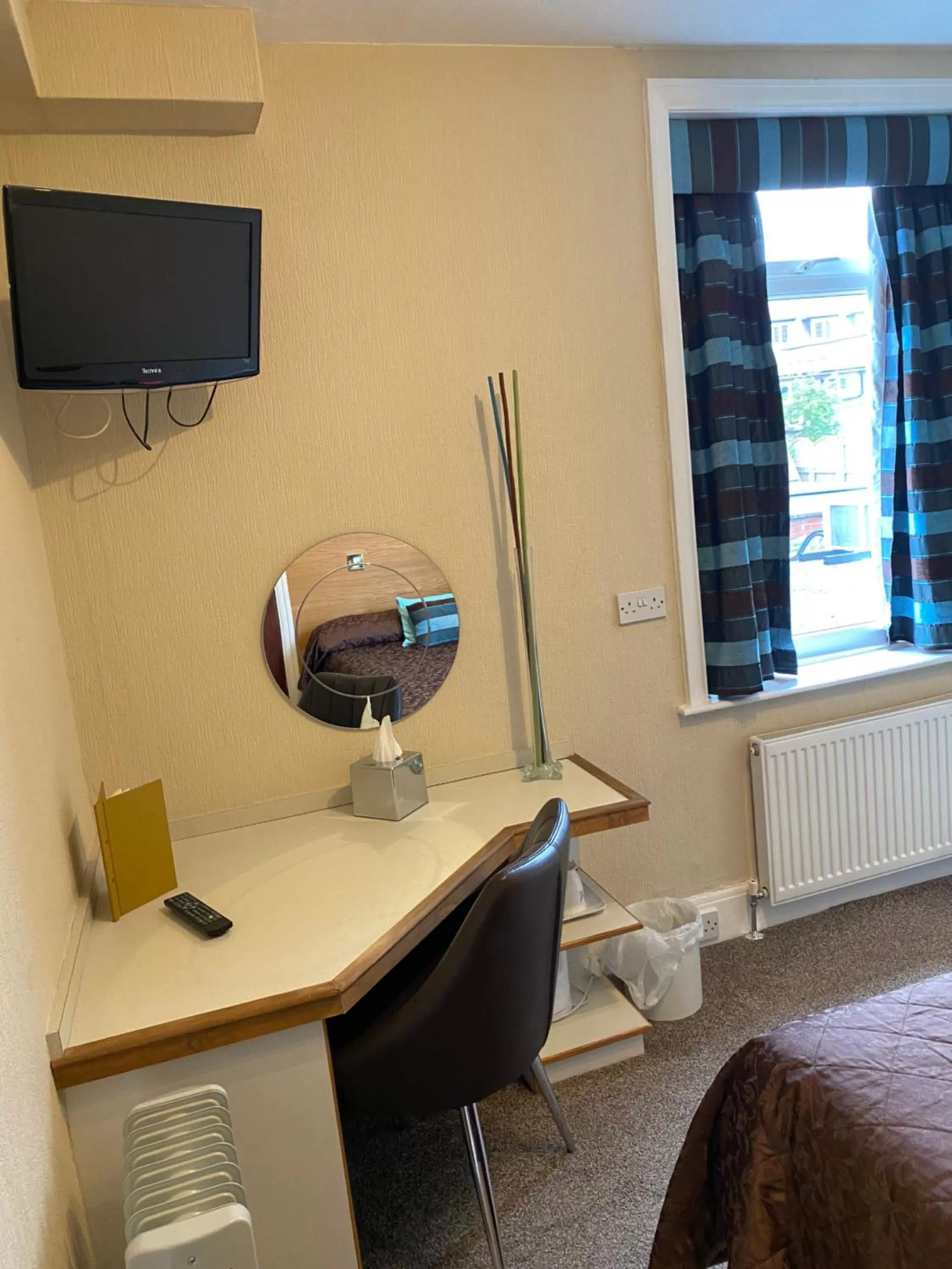 Bedroom in Park Manor Hotel