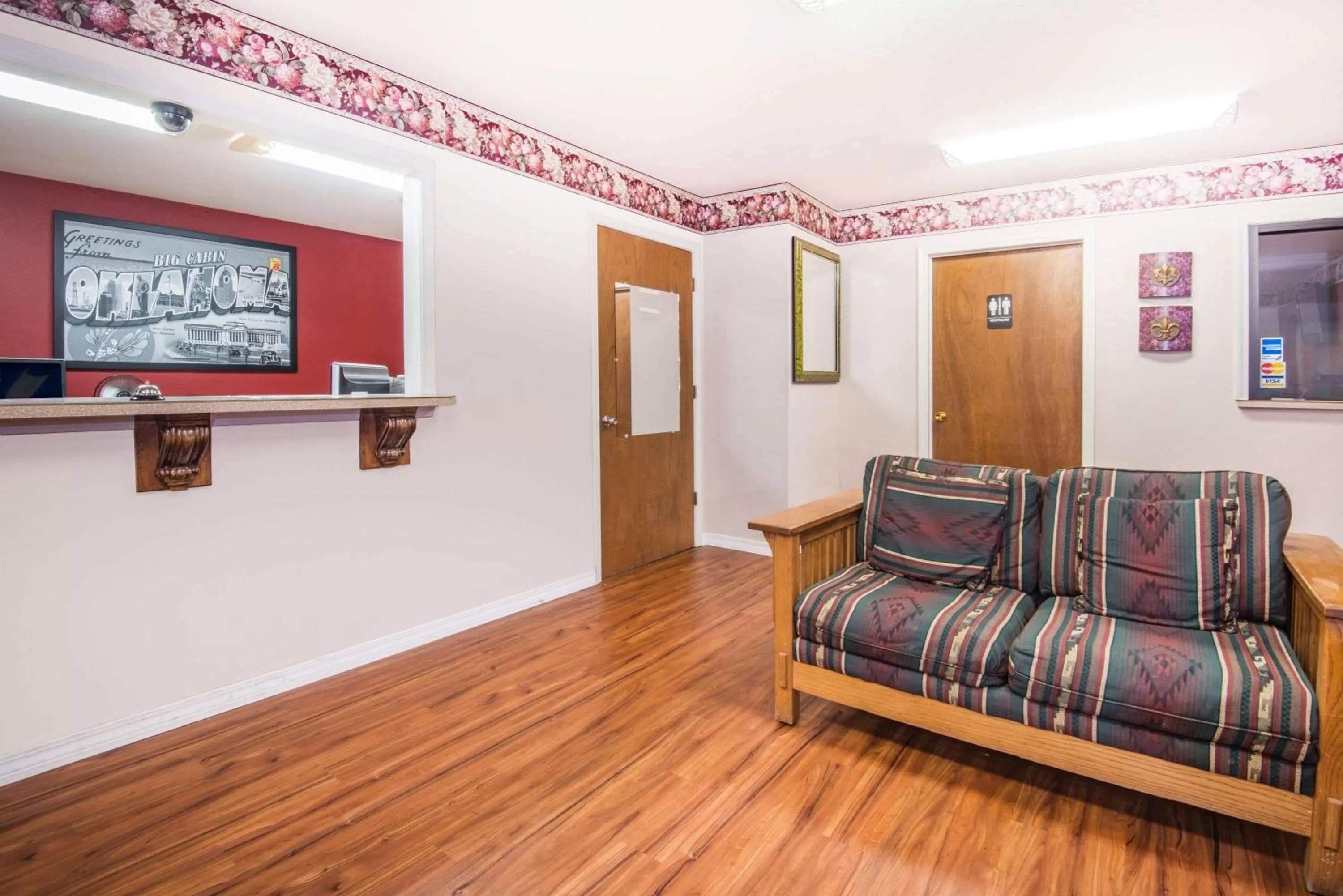 Lobby or reception in Super 8 by Wyndham Big Cabin/Vinita Area
