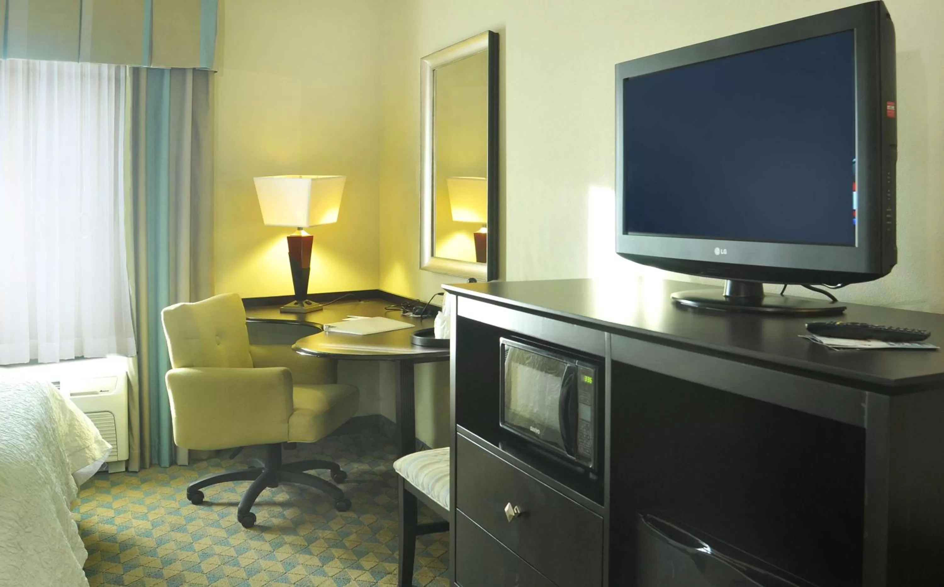 Bed in Hampton Inn Gadsden/Attalla Interstate 59