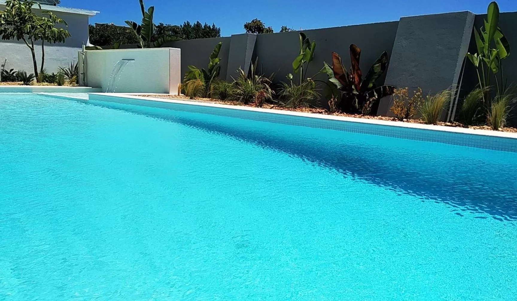 Swimming pool in Vila Milreu Guest House