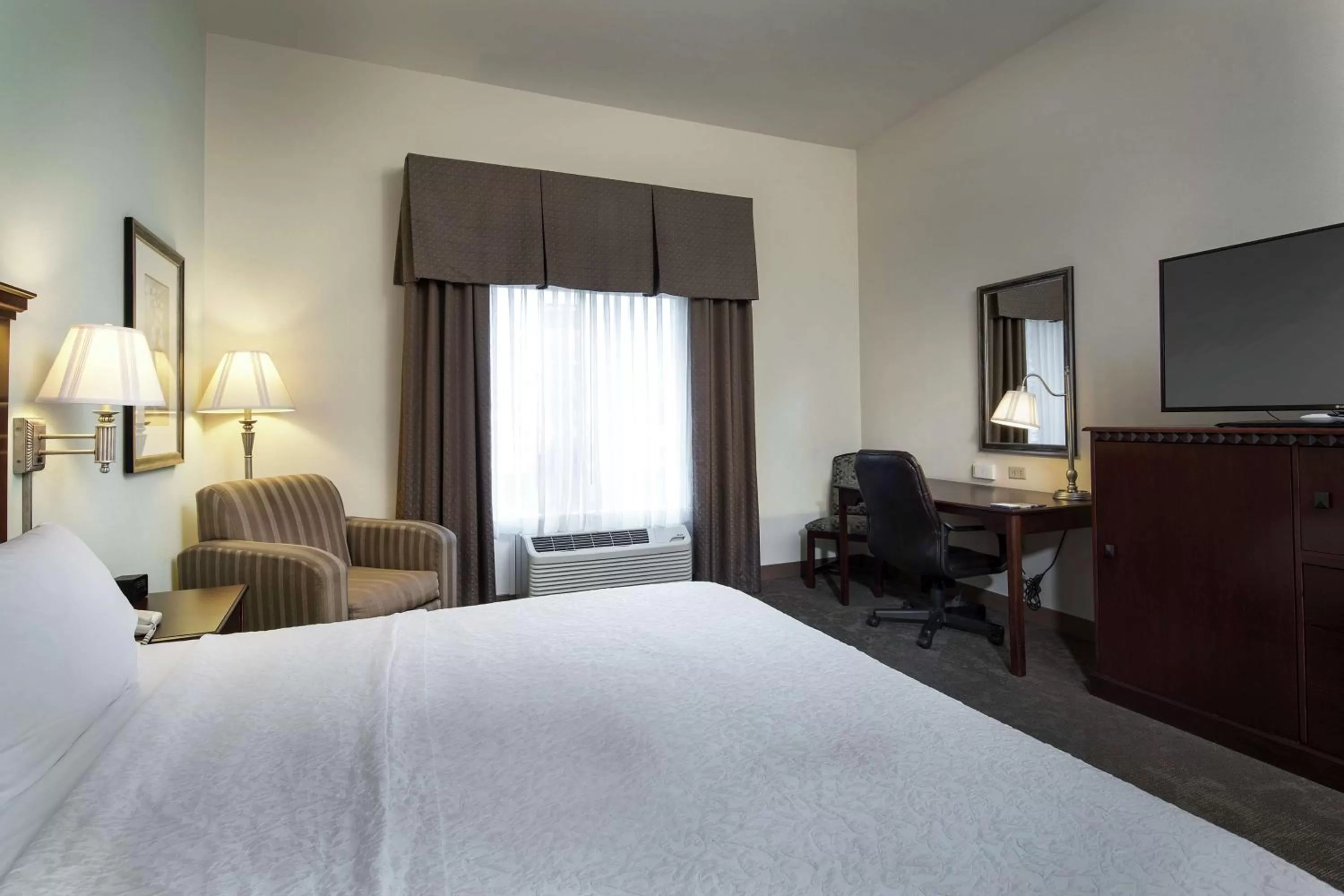 Bedroom, Bed in Hampton Inn & Suites Prescott Valley