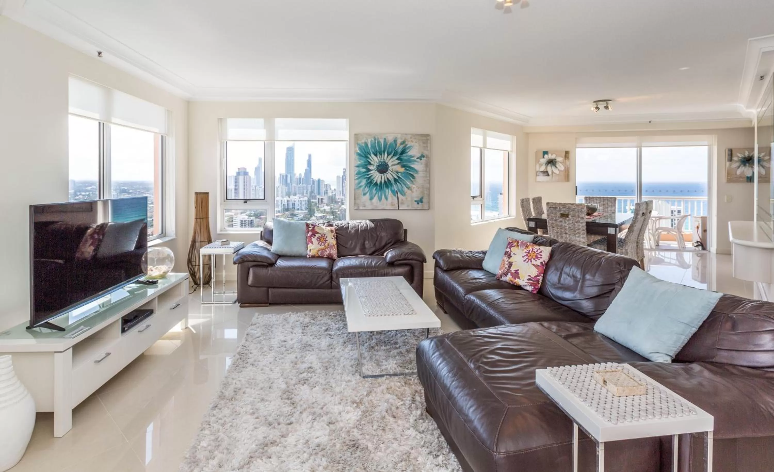 Communal lounge/ TV room in Belle Maison Apartments - Official