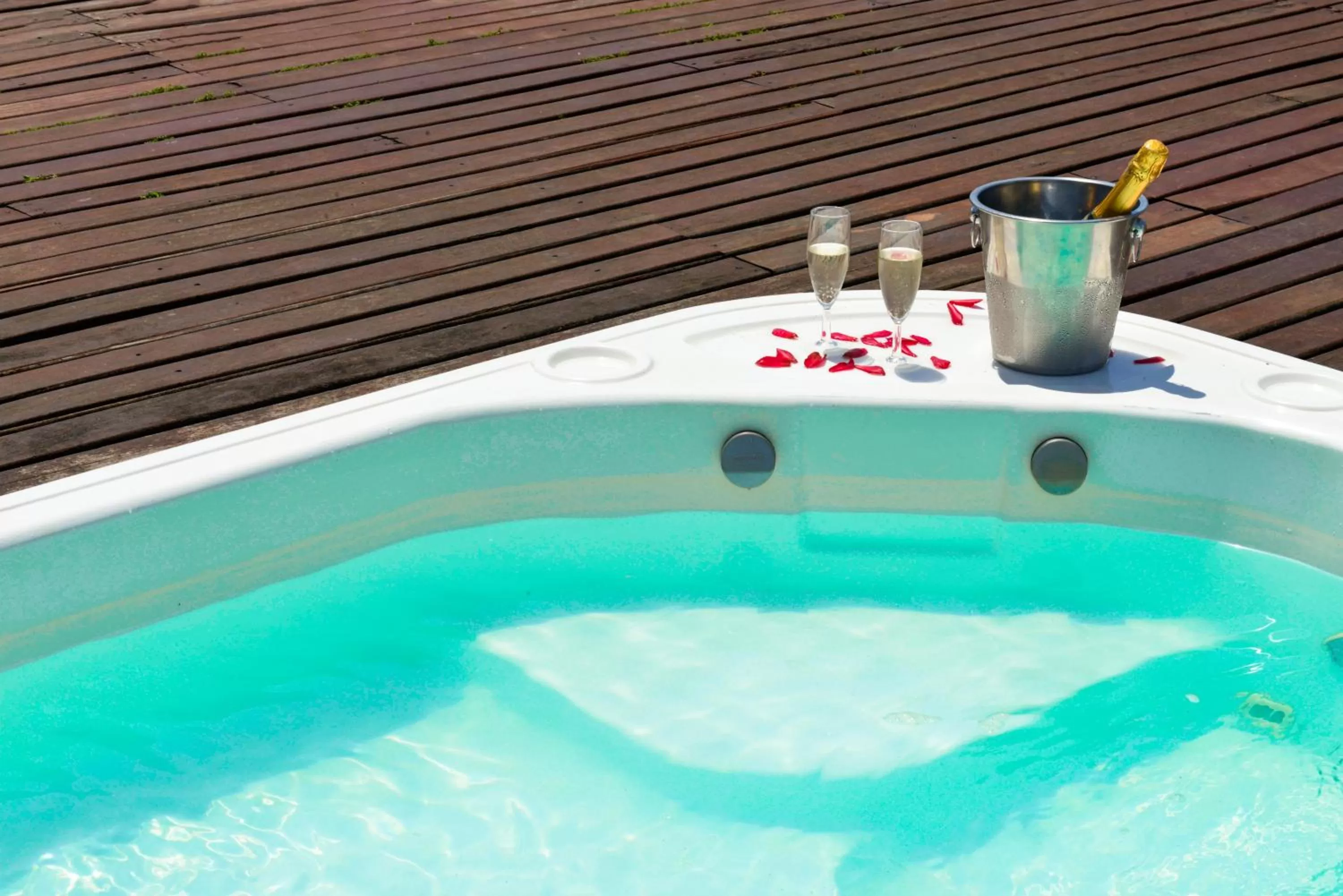 Swimming pool in Portogalo Suite Hotel