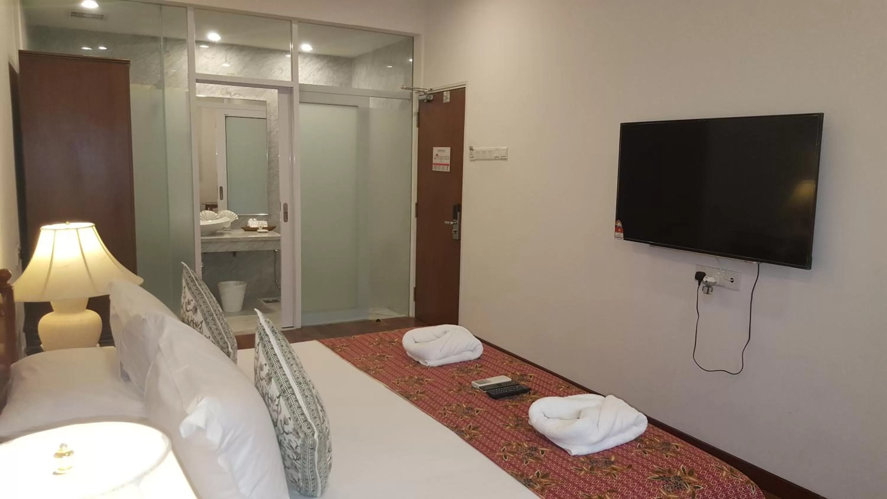 Bed in Heeren Straits Hotel