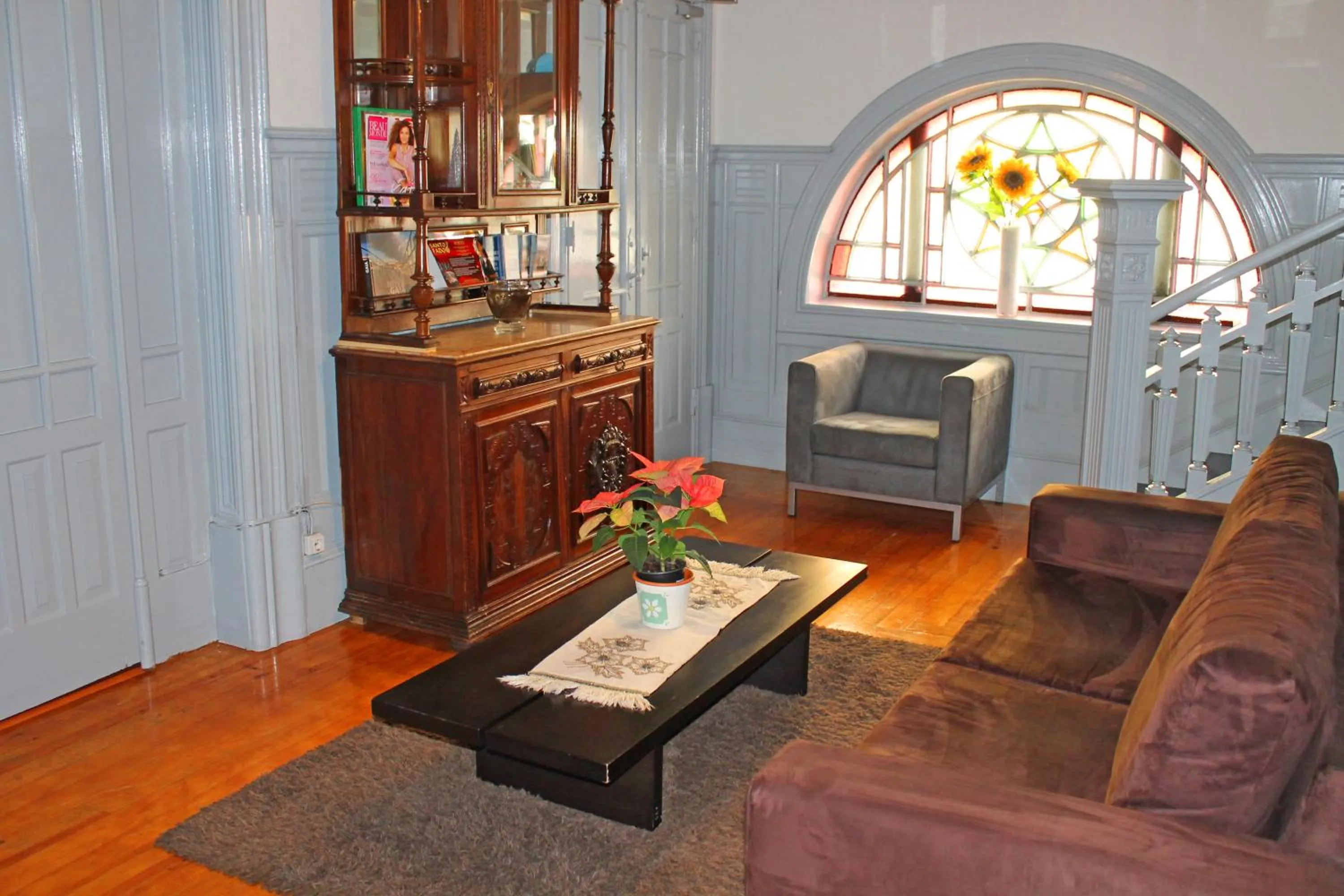 Communal lounge/ TV room in Hotel Porto Nobre