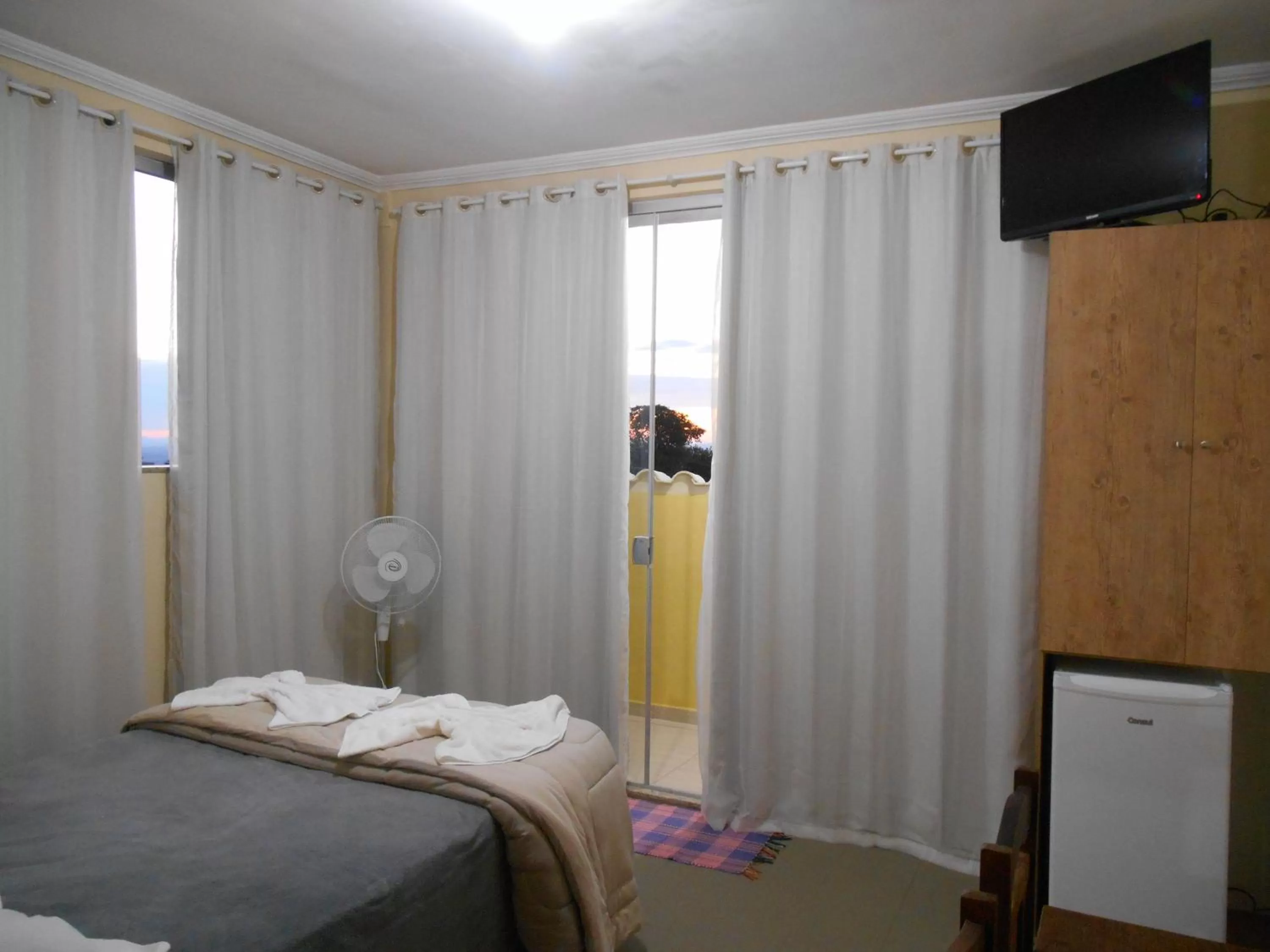 TV and multimedia, Bed in Pousada Reino Encantado - São Thomé das Letras - Minas Gerais