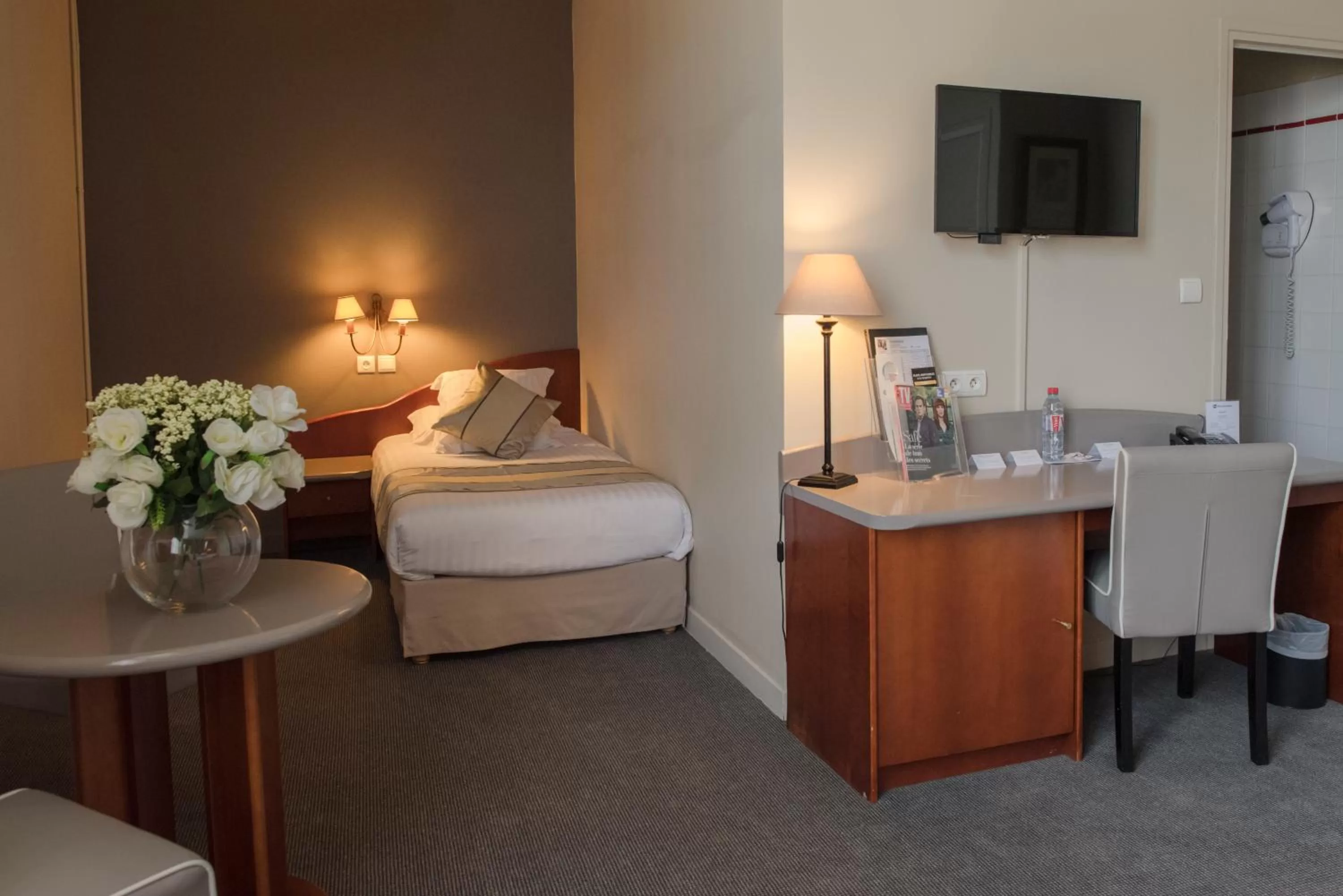 Bedroom, Bed in Best Western Hôtel Hermitage