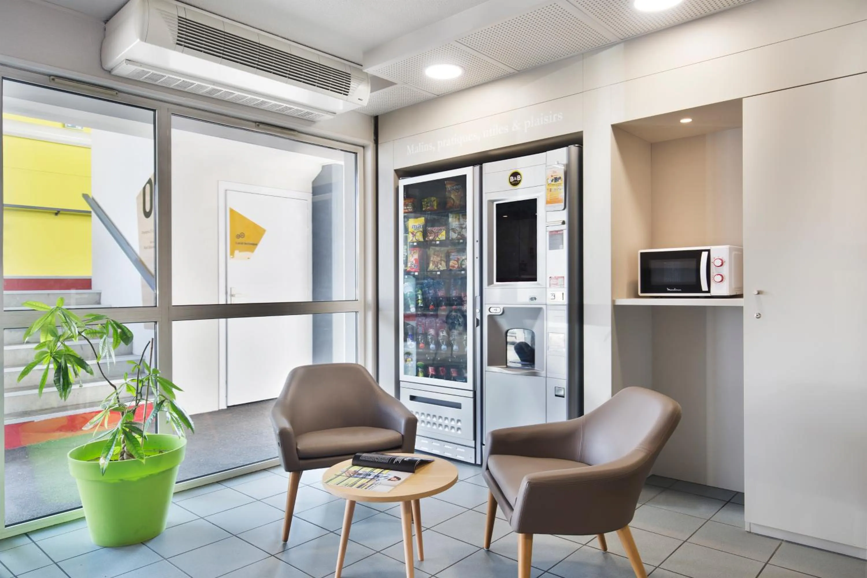 Food and drinks in B&B HOTEL Lyon St Priest