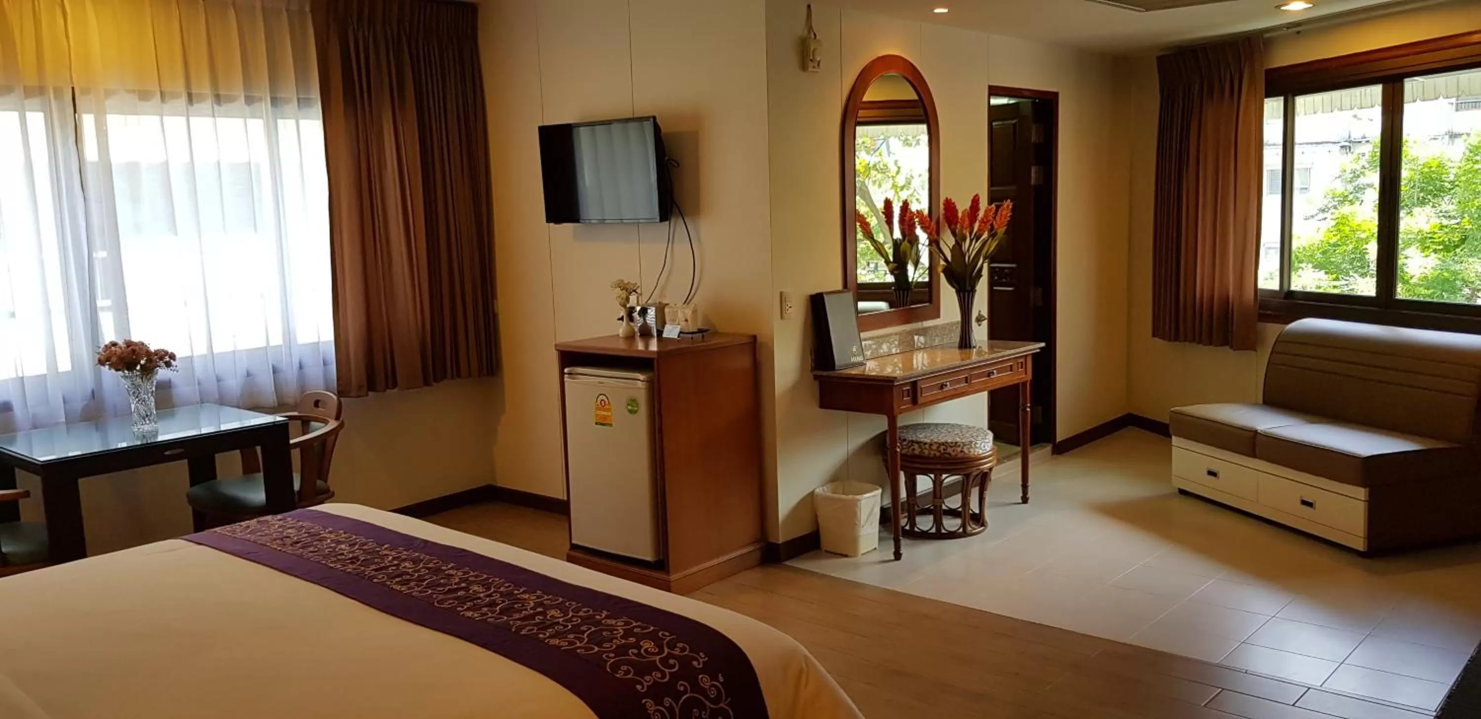 TV/Entertainment Center in Dynasty Inn