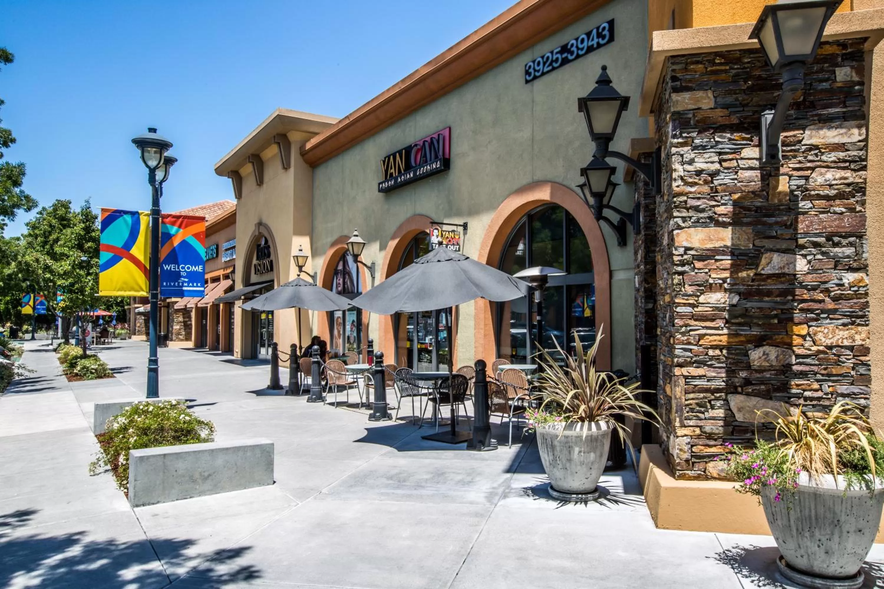 Shopping Area in Hyatt House Santa Clara
