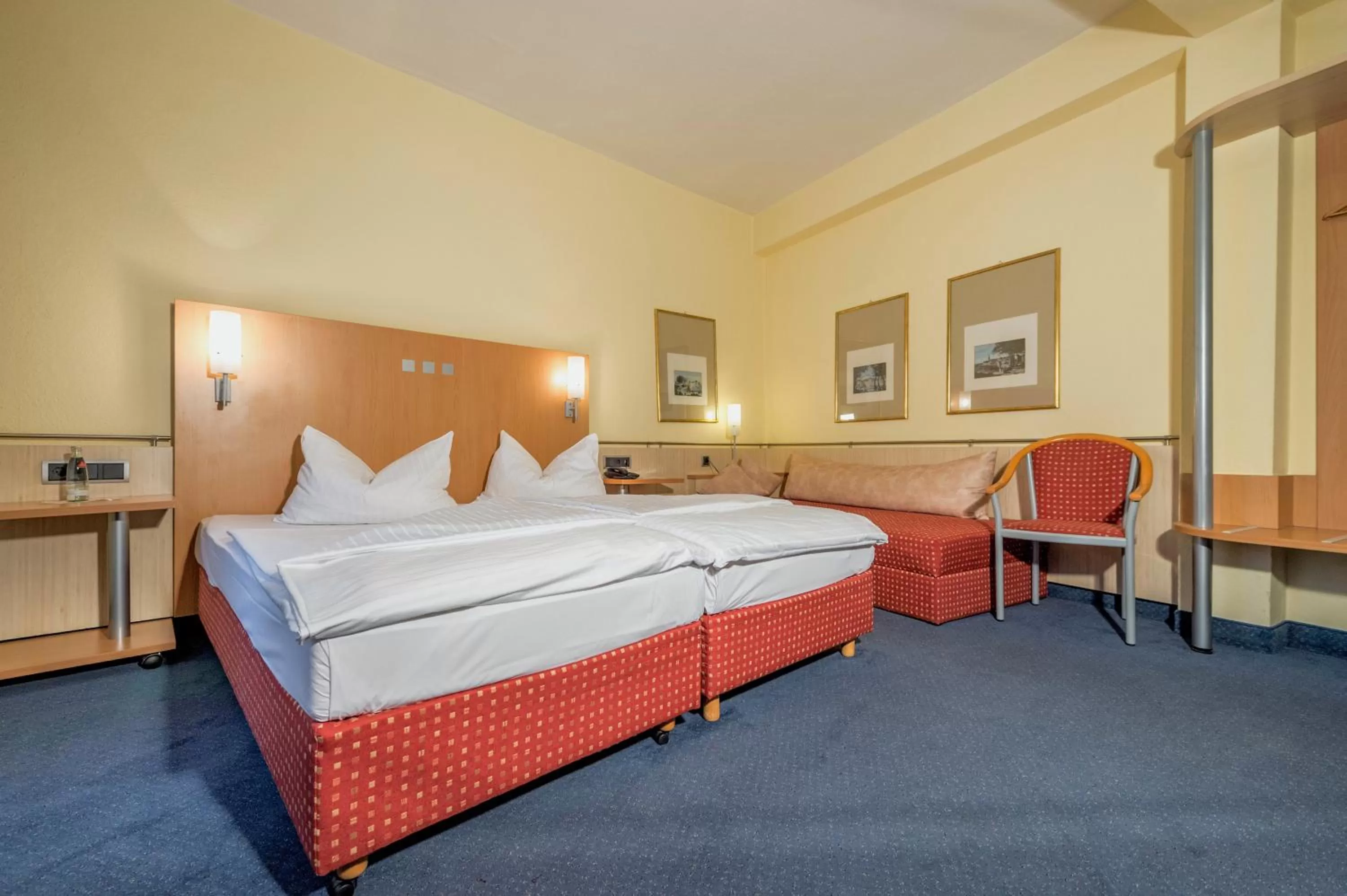 Photo of the whole room, Bed in Sure Hotel by Best Western Ratingen