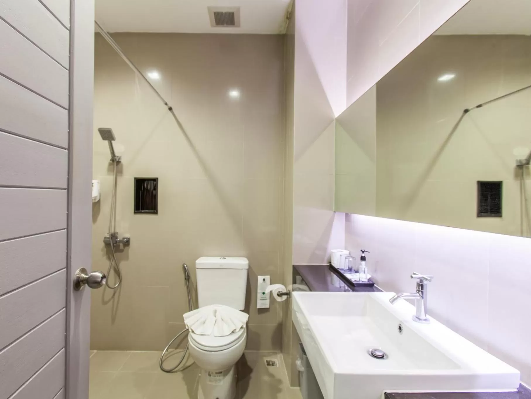 Bathroom in Hug Nimman Hotel