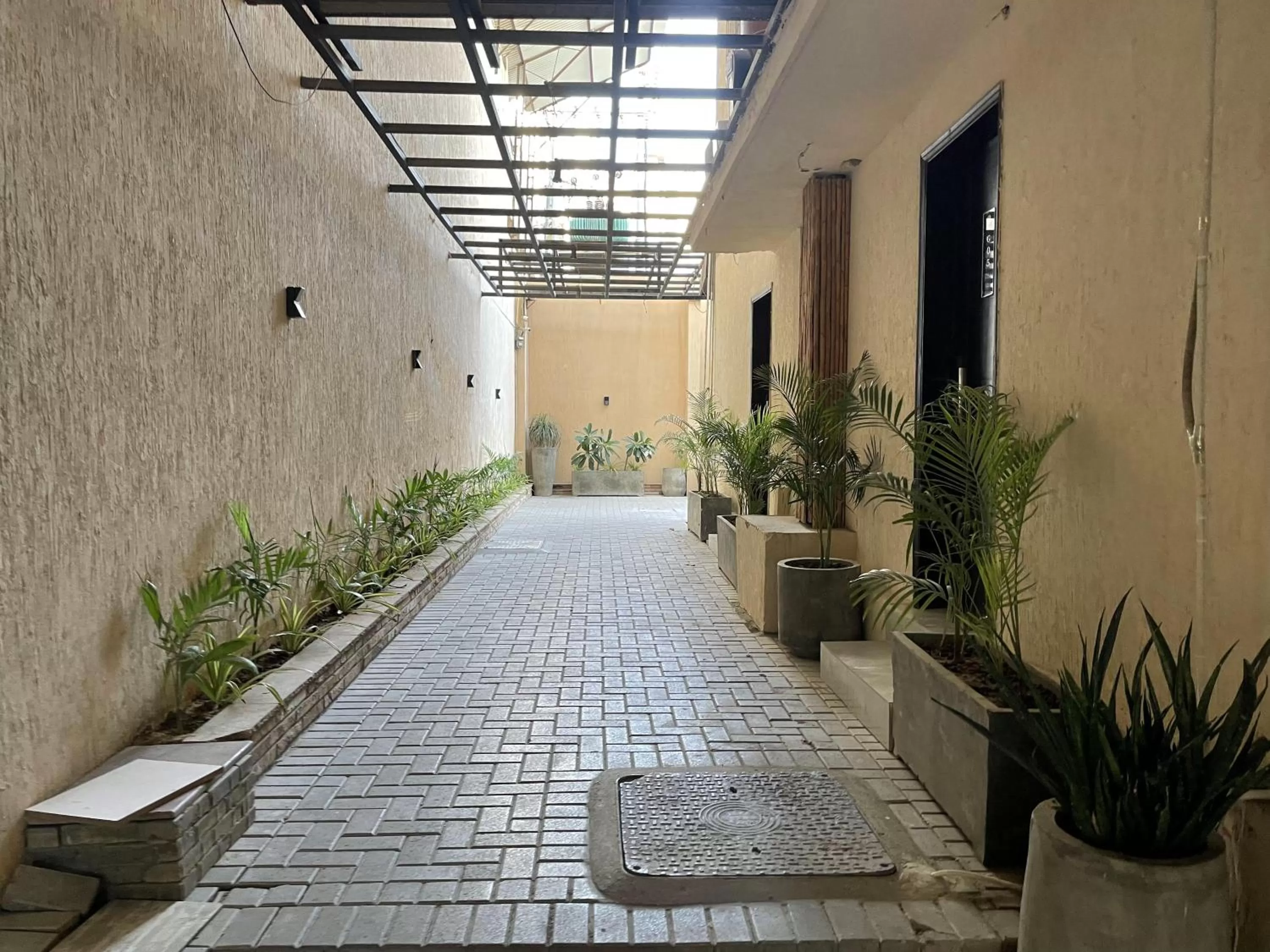 Patio in Hamsun Shahrah-e-Faisal