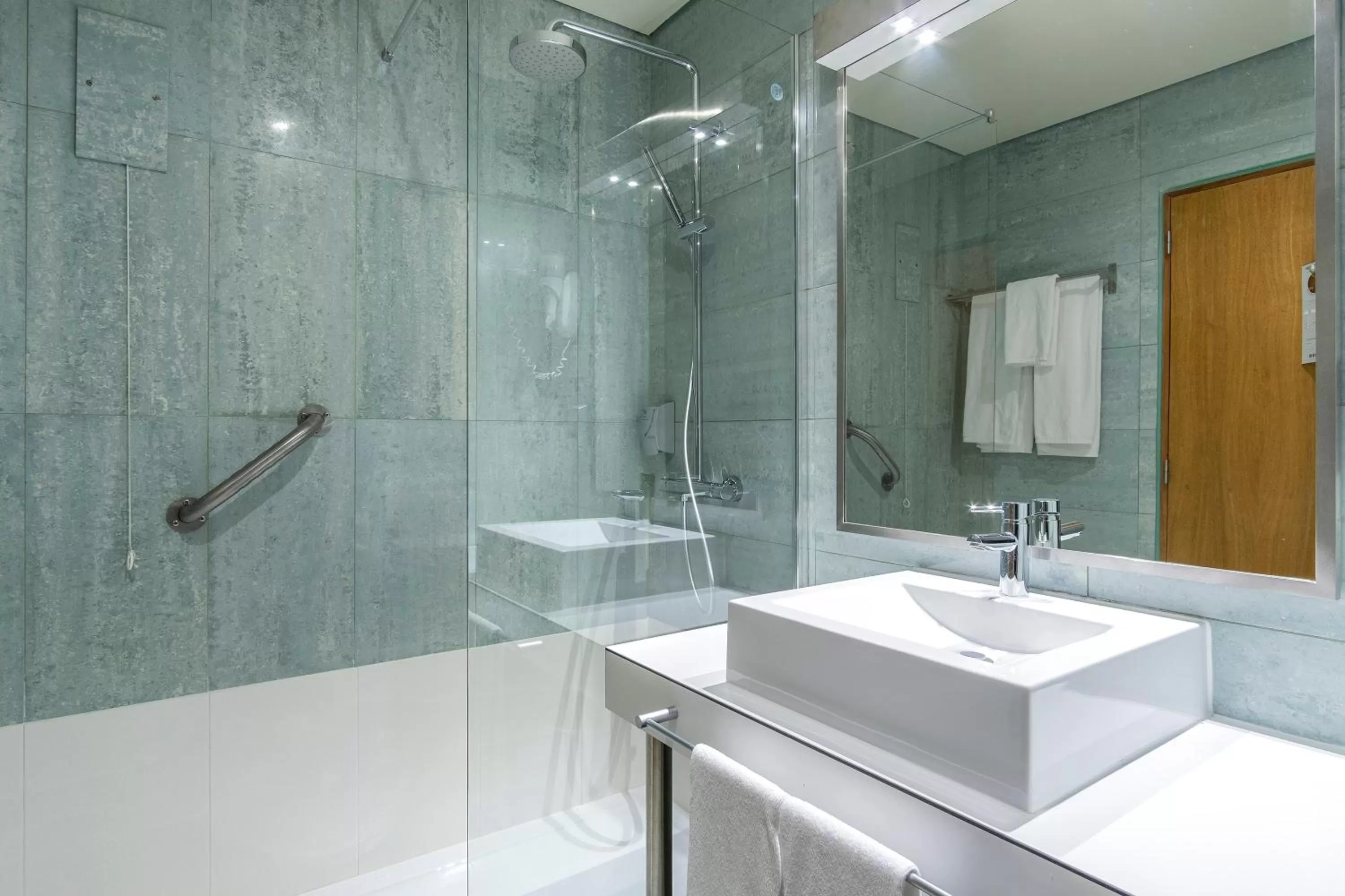 Shower in The Azoriani Boutique, Ascend Hotel Collection